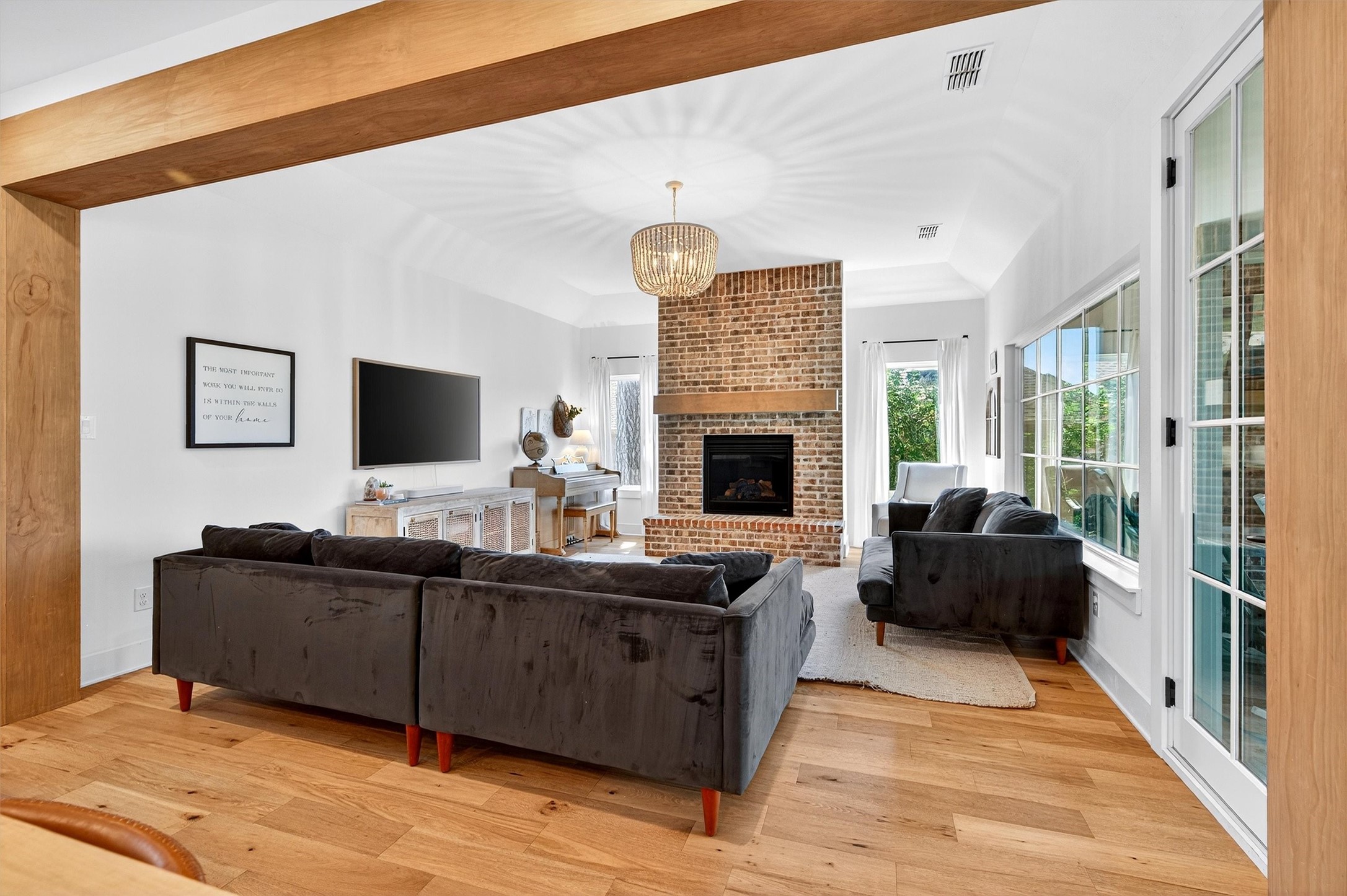 402 Kiowa Drive W