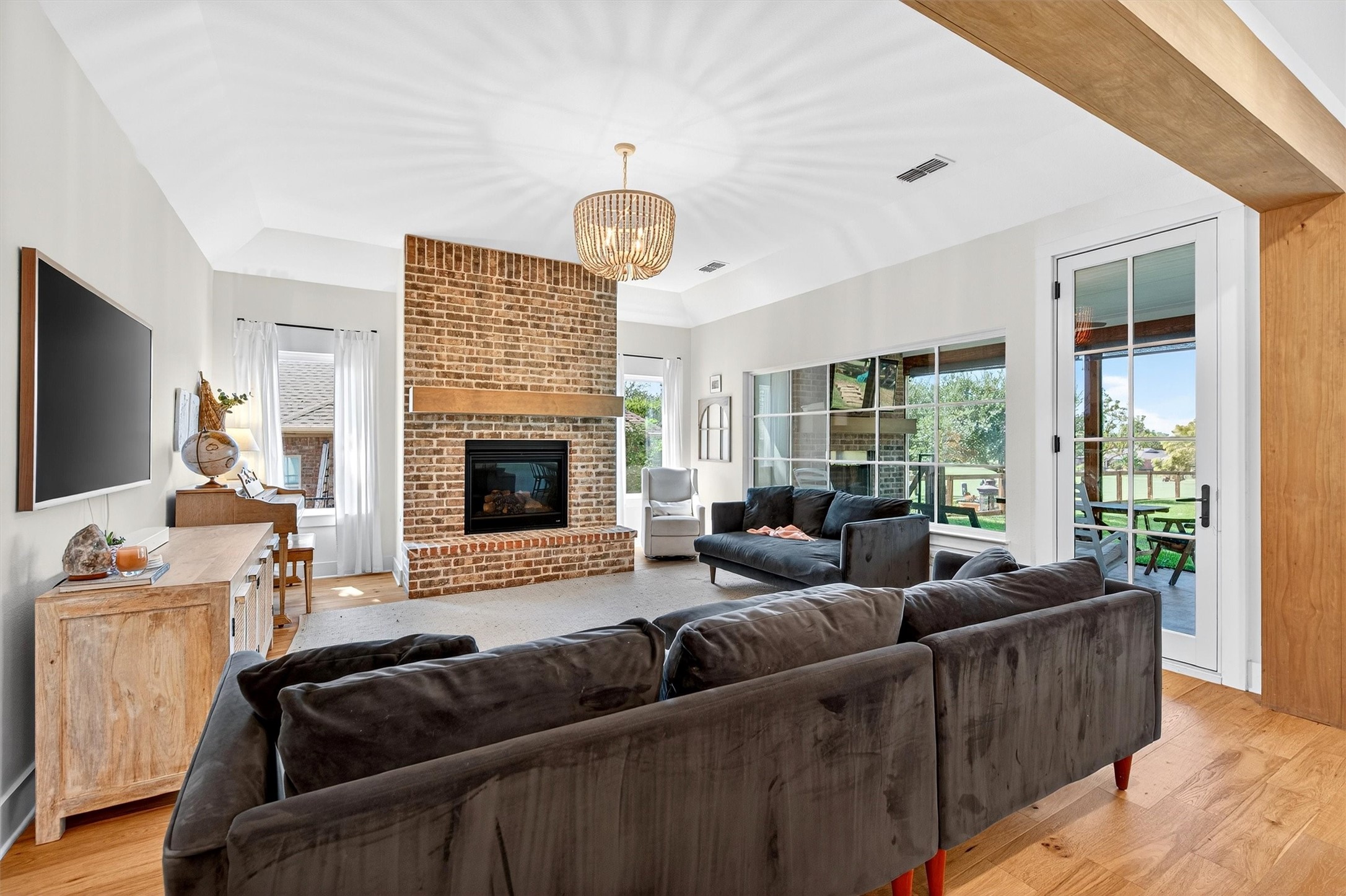 402 Kiowa Drive W