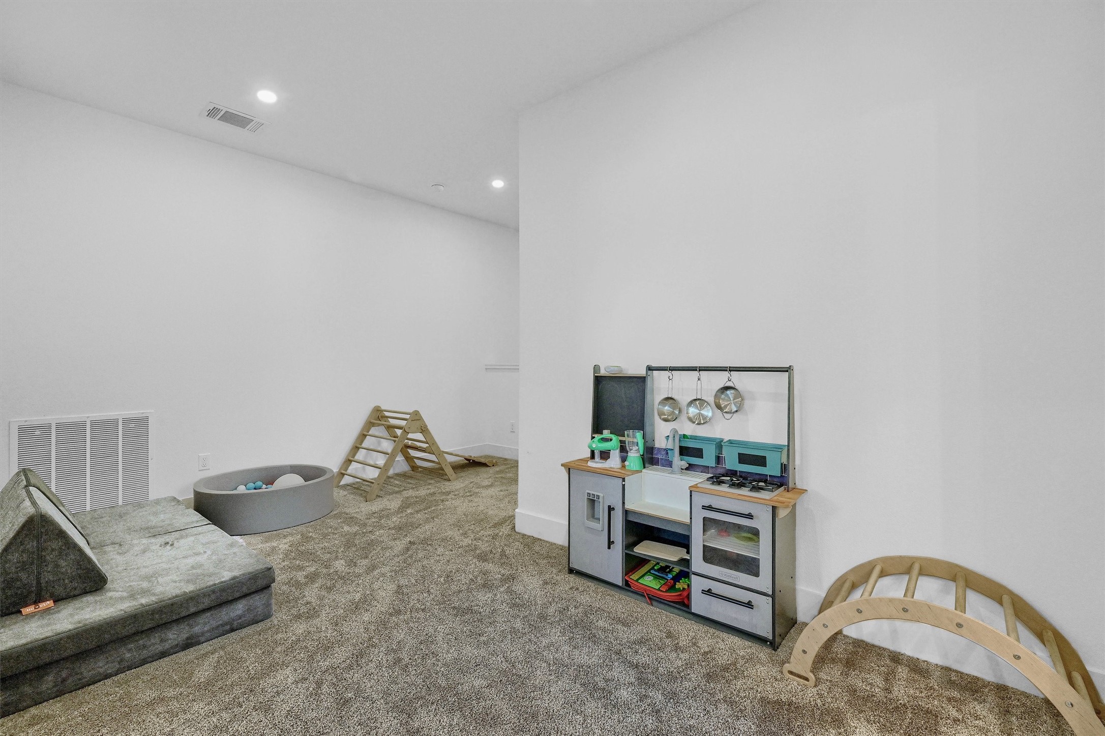 827 Kiowa Drive W