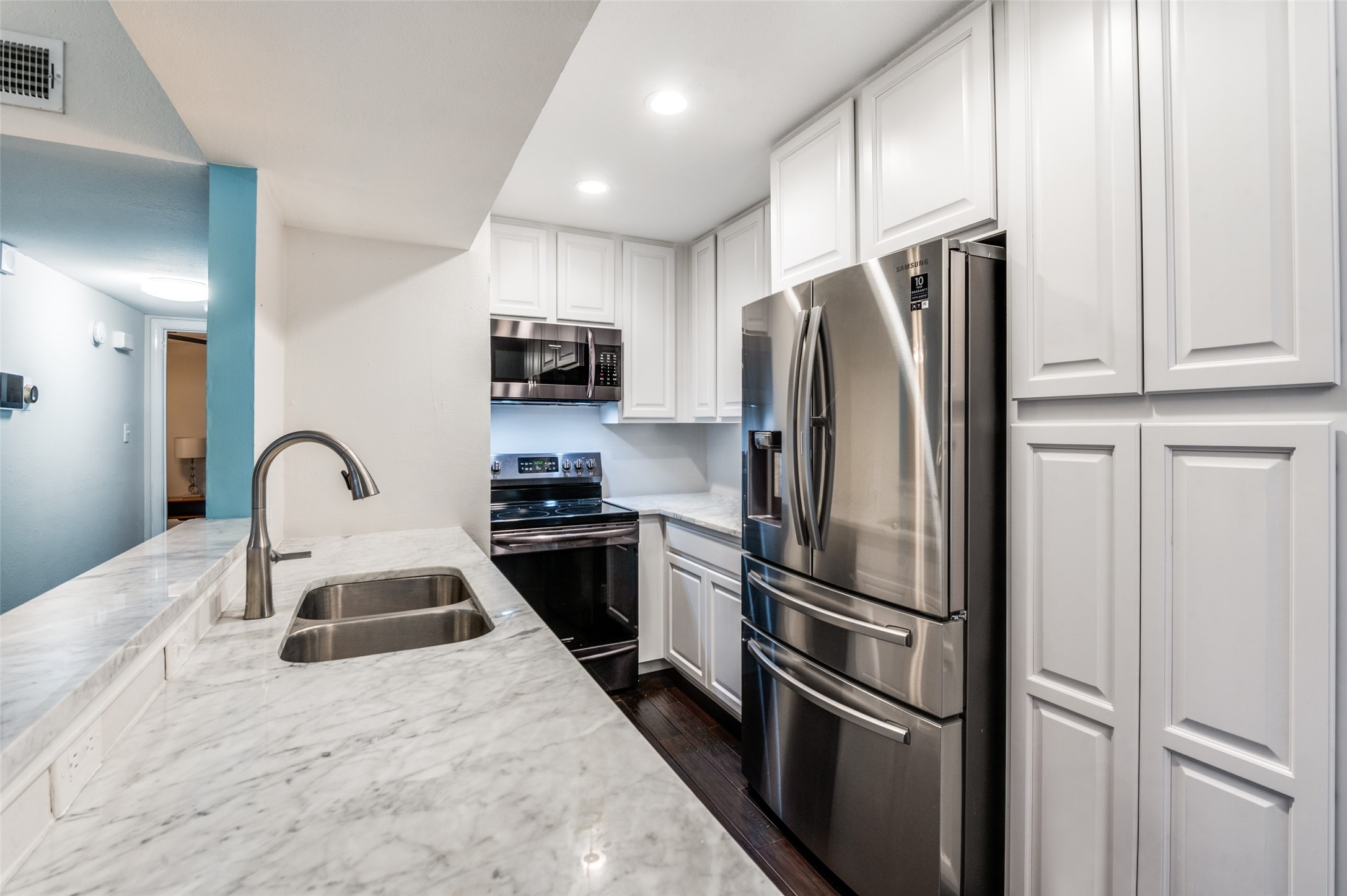 6646 E Lovers Lane 902