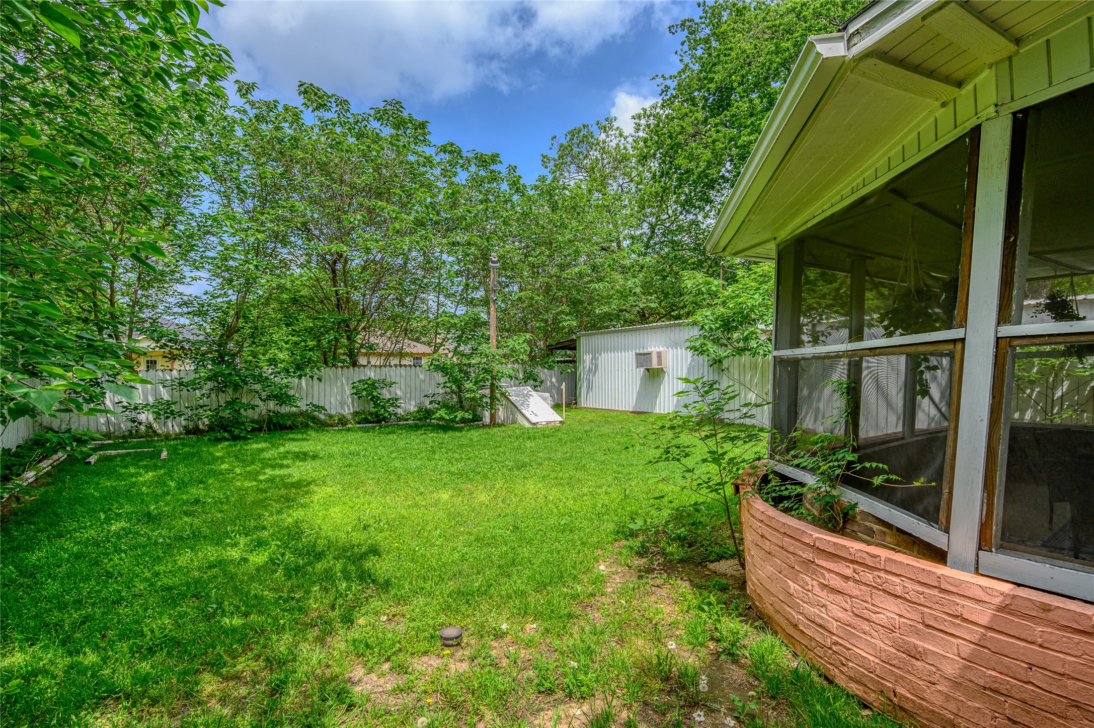 1111 E Houston