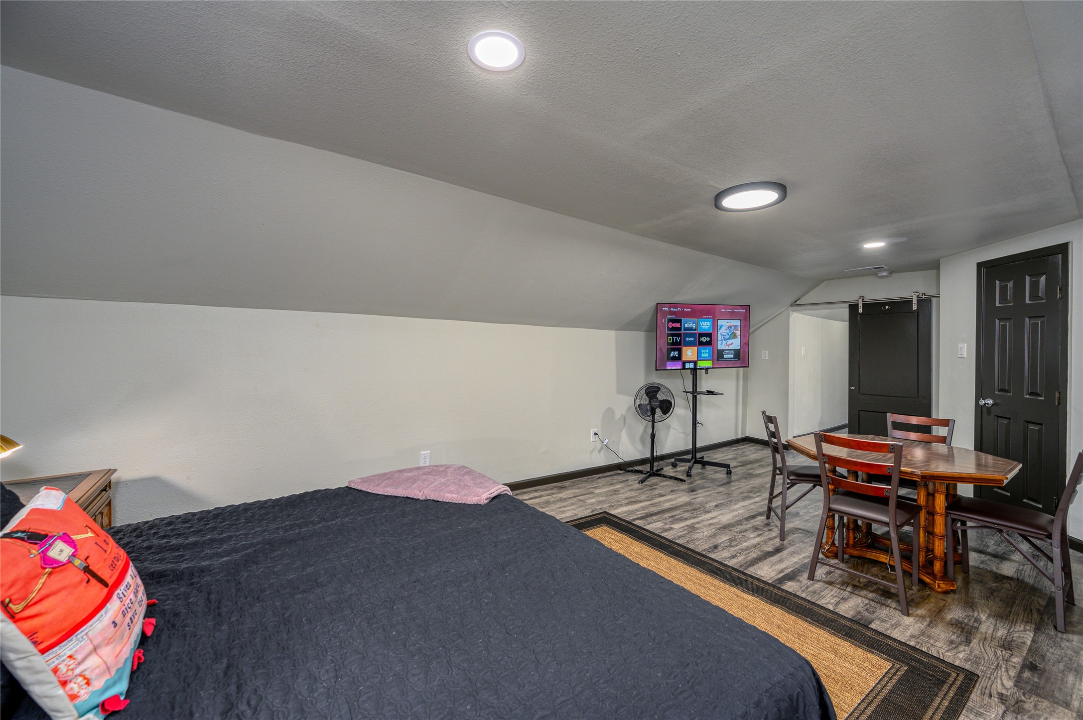 1111 E Houston