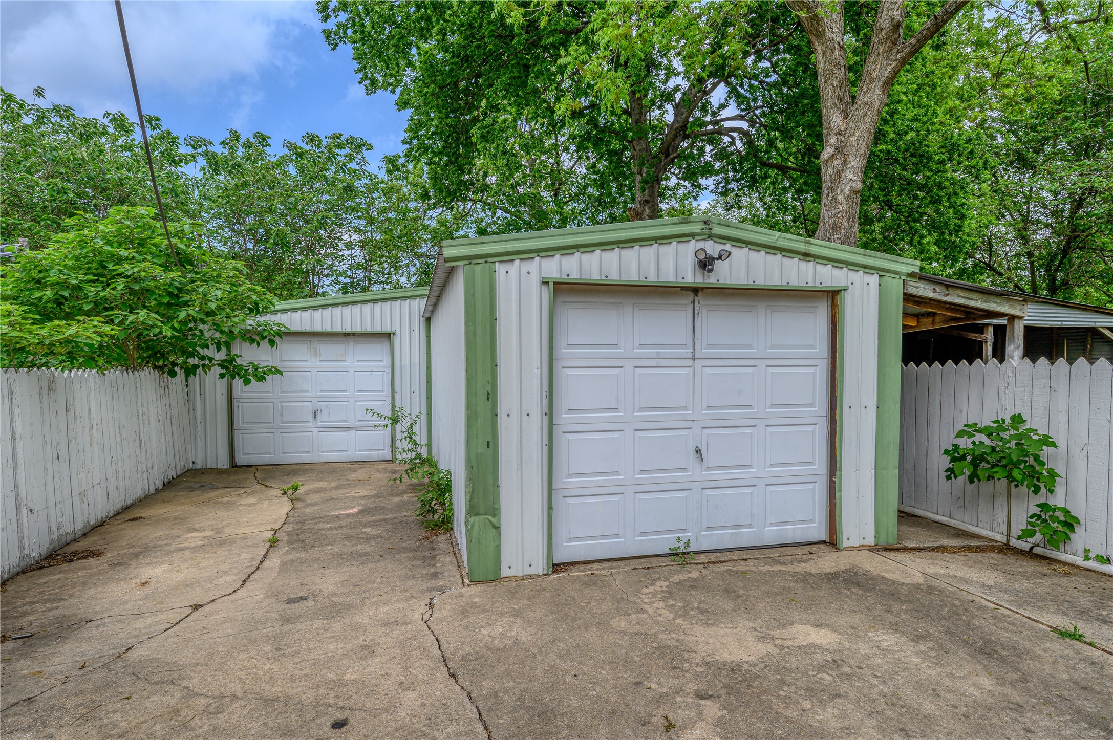 1111 E Houston