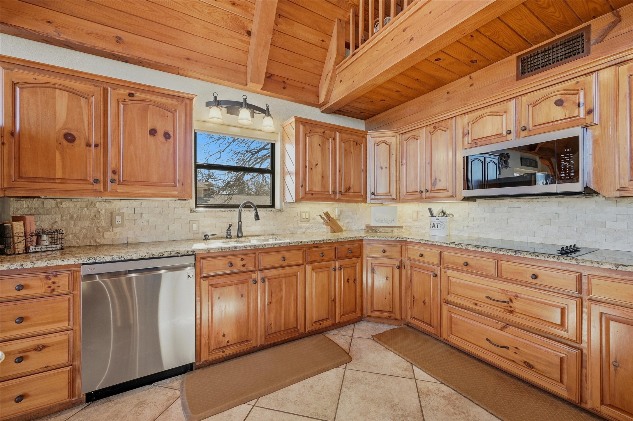 1225 Kiowa Drive W