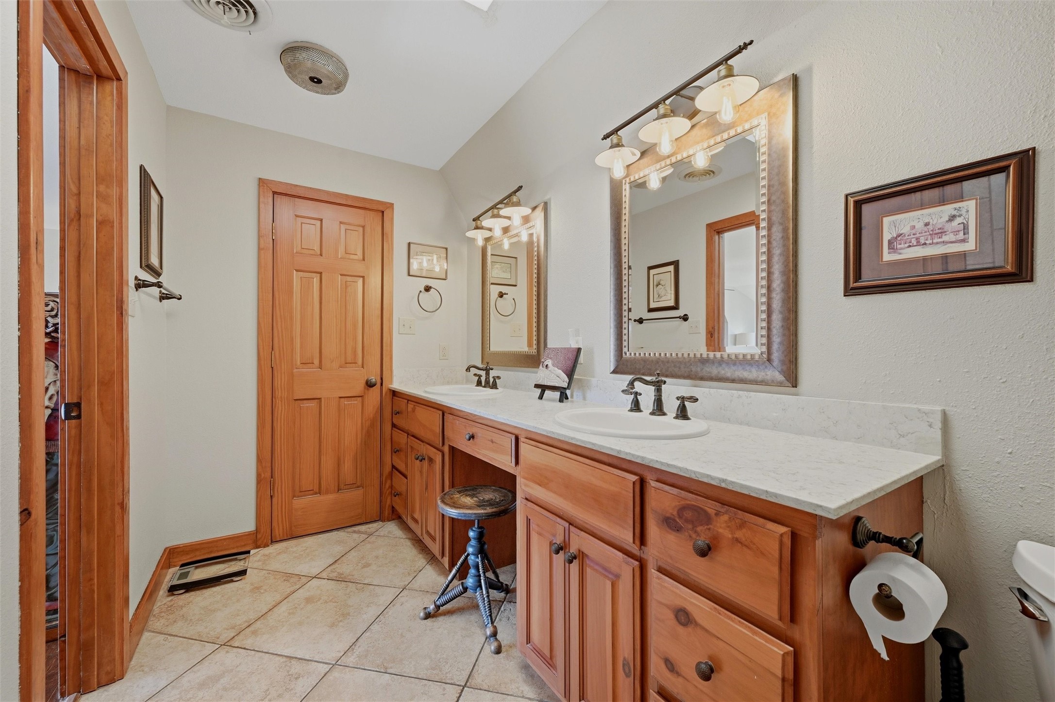 1225 Kiowa Drive W