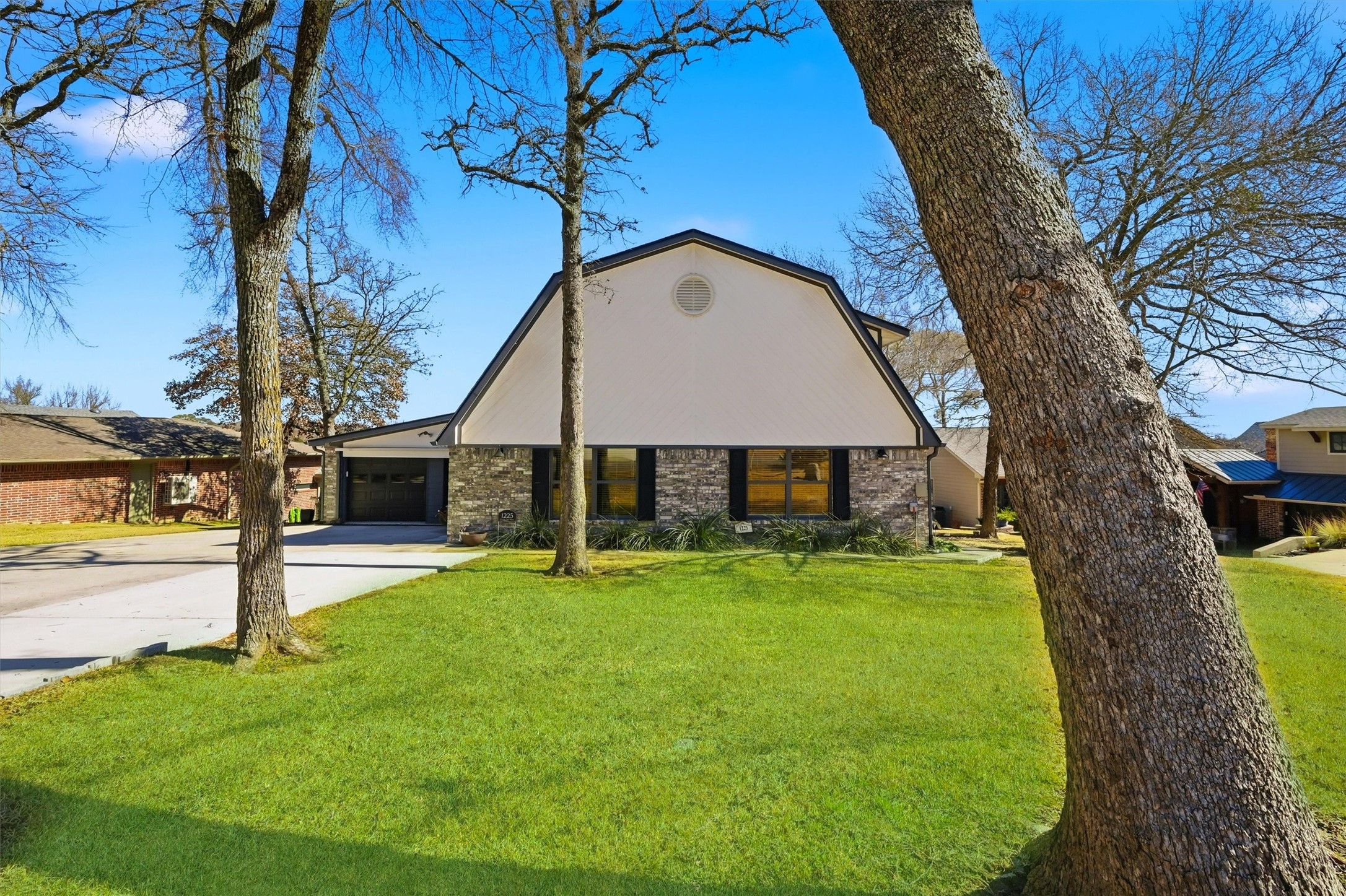 1225 Kiowa Drive W