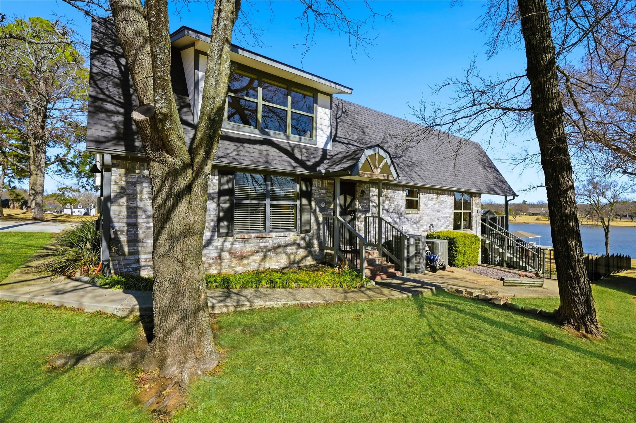 1225 Kiowa Drive W