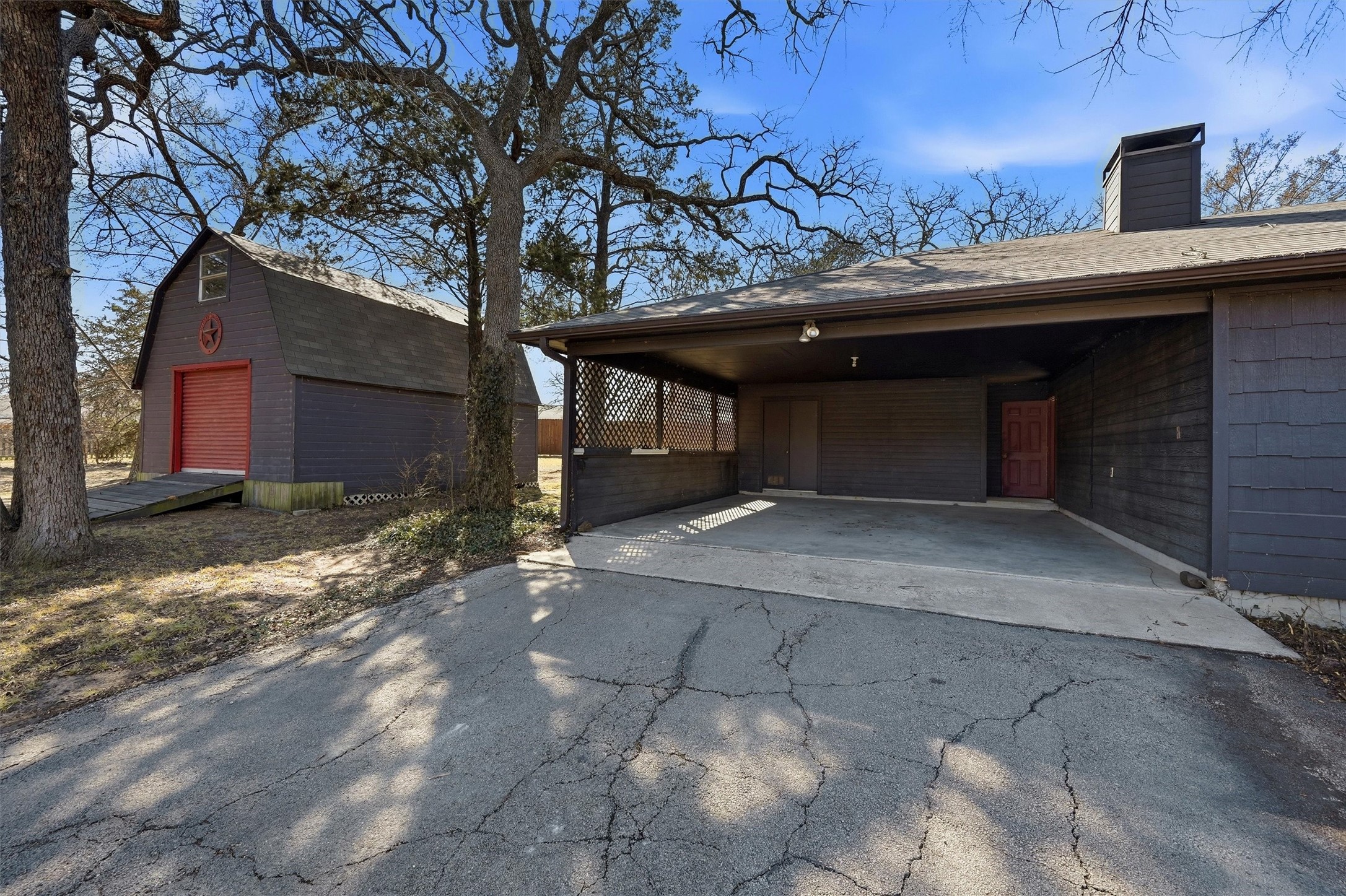 716 Kiowa Drive E