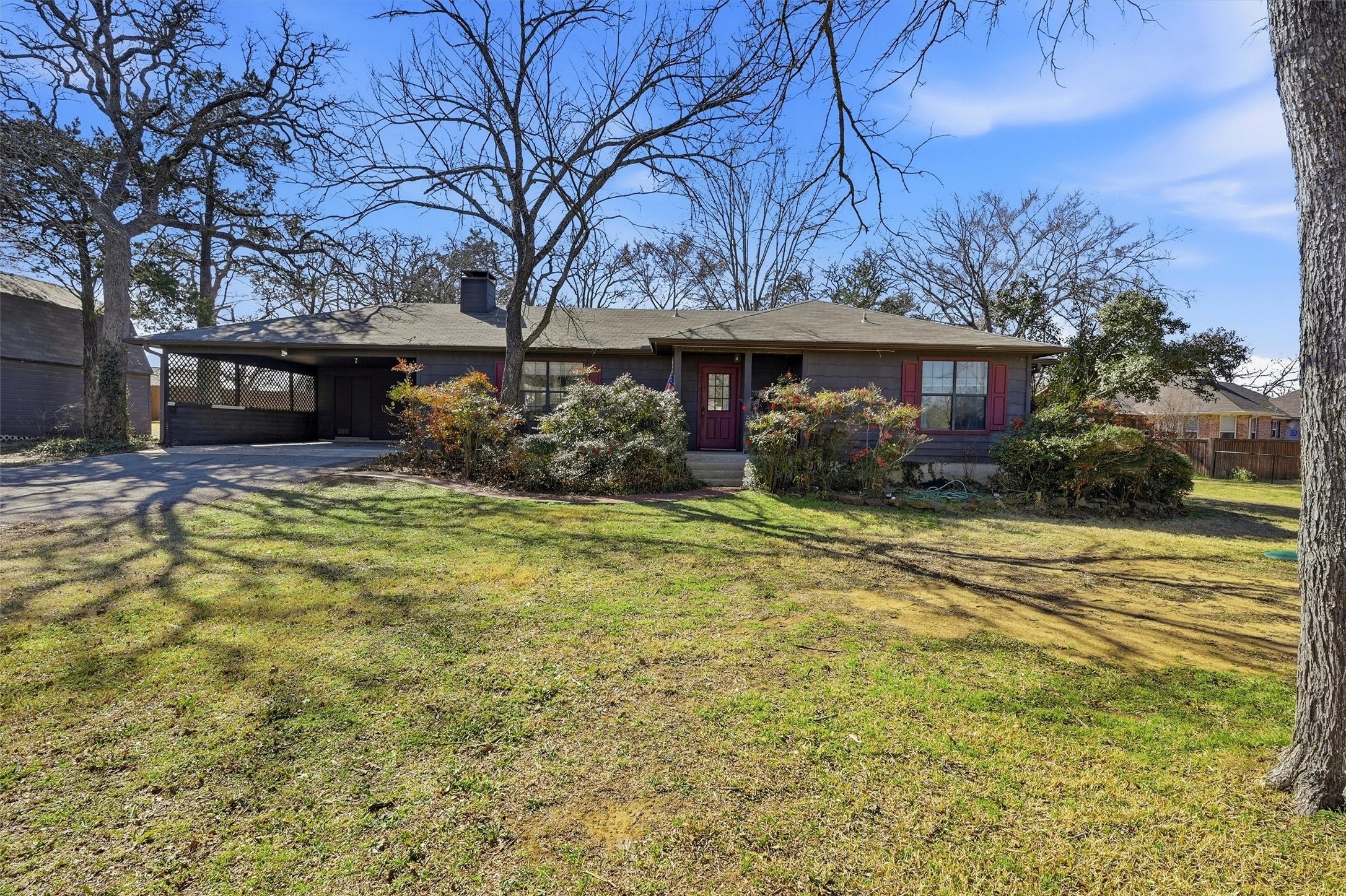 716 Kiowa Drive E