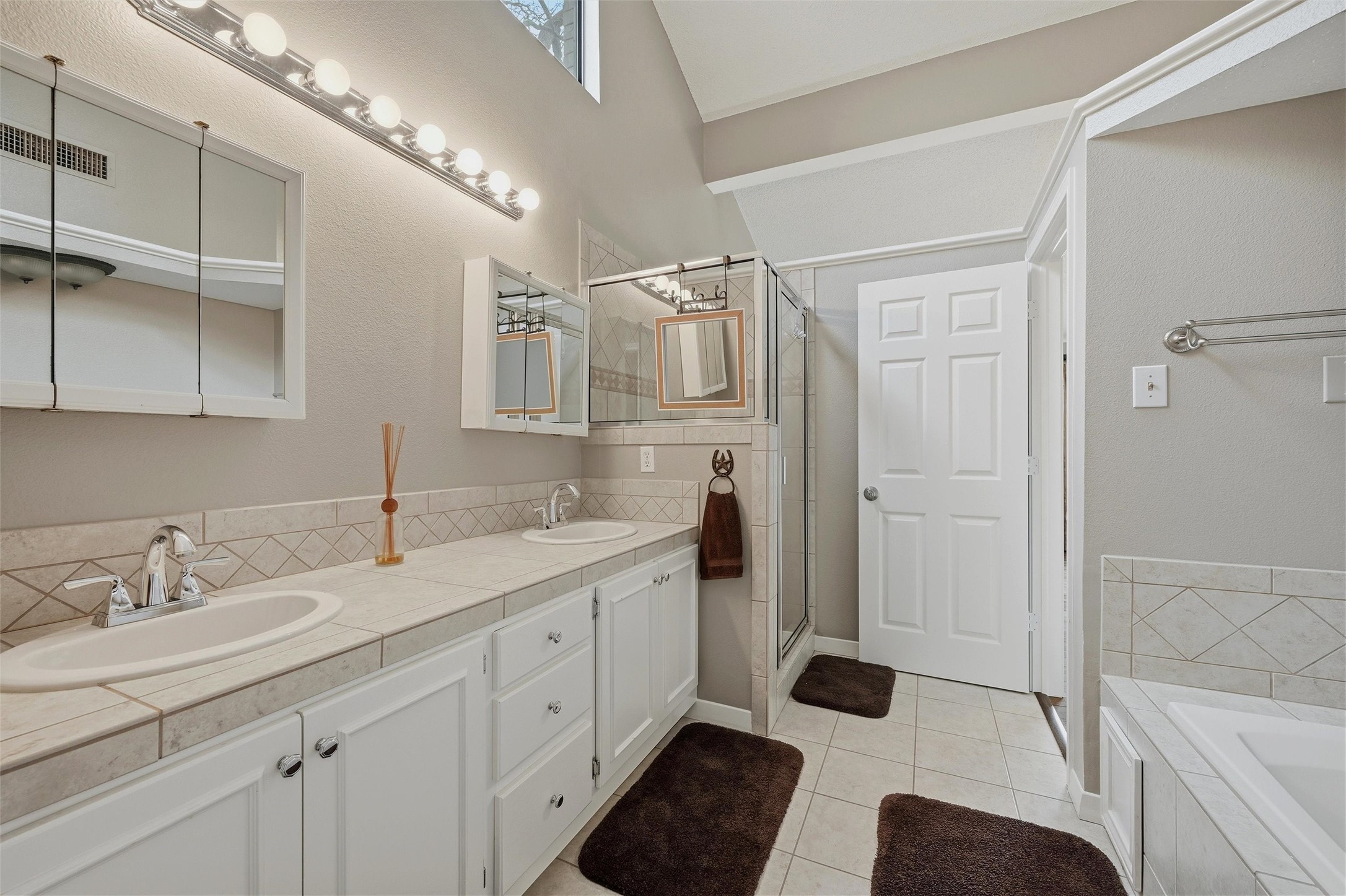 140 Blackfoot Trail