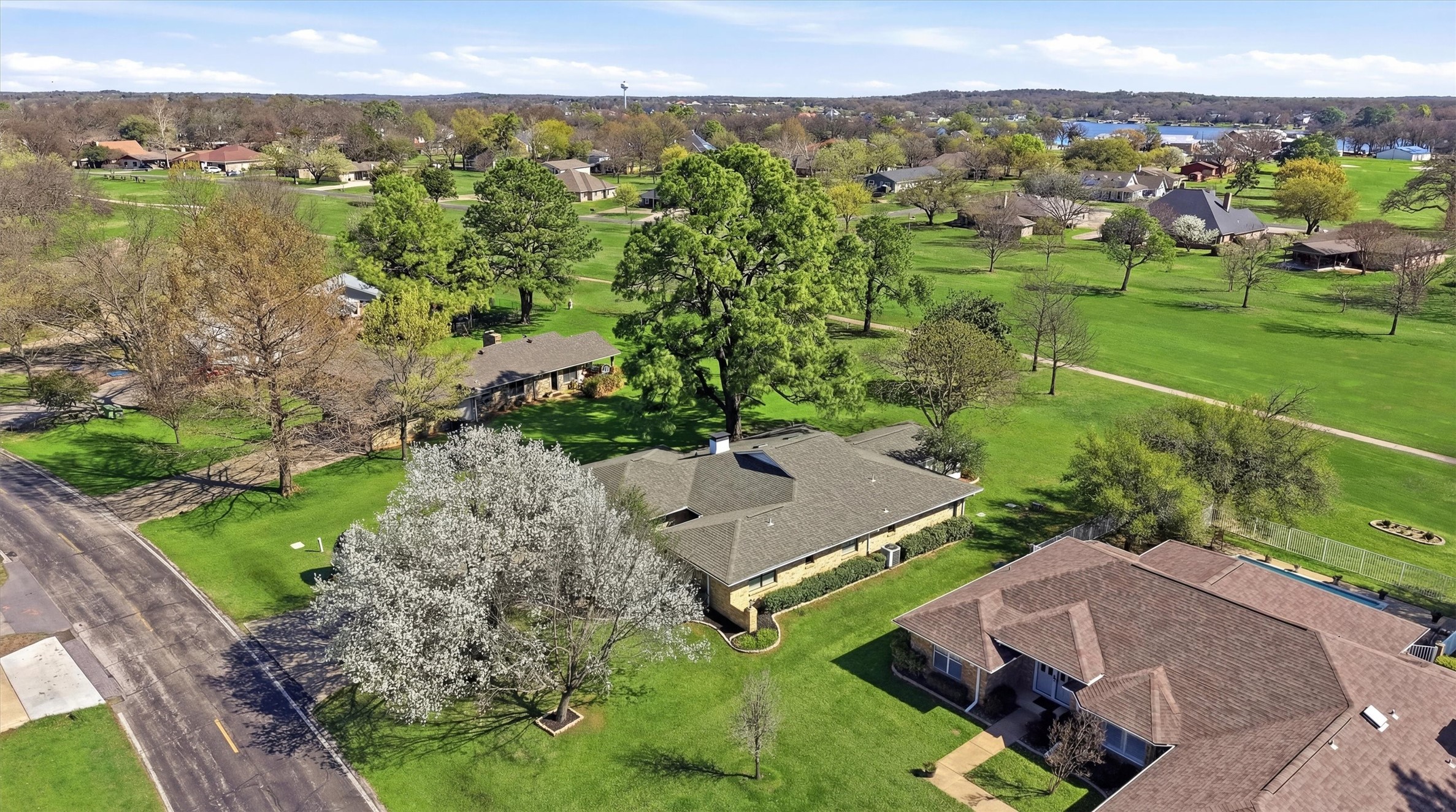 718 Kiowa Drive W