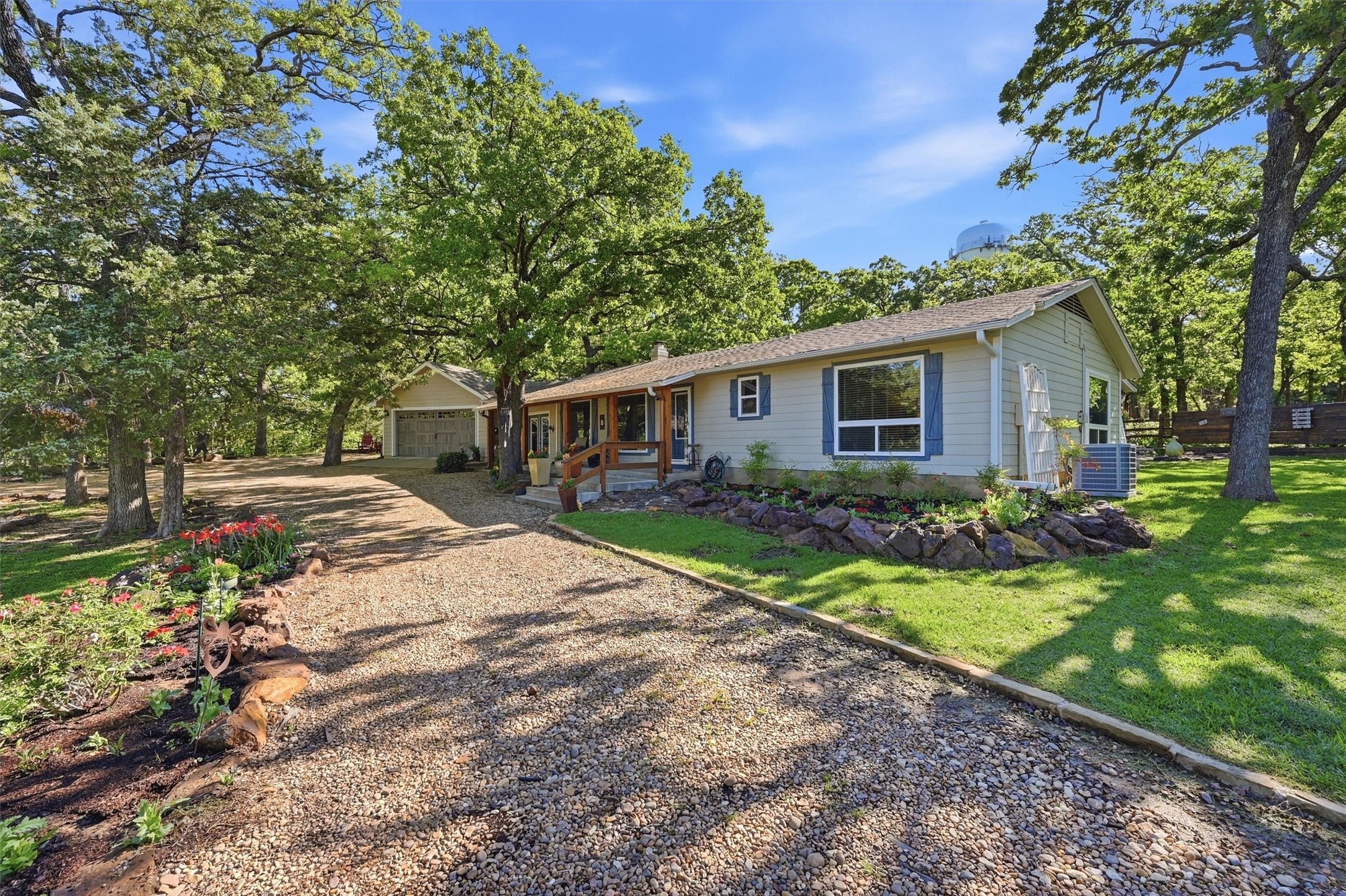 301 Kiowa Drive E