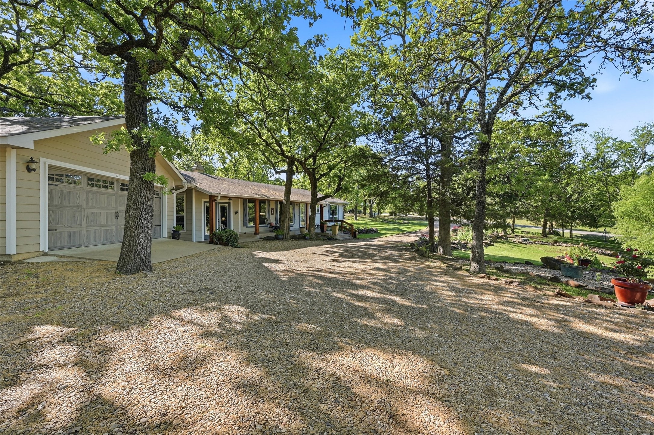 301 Kiowa Drive E