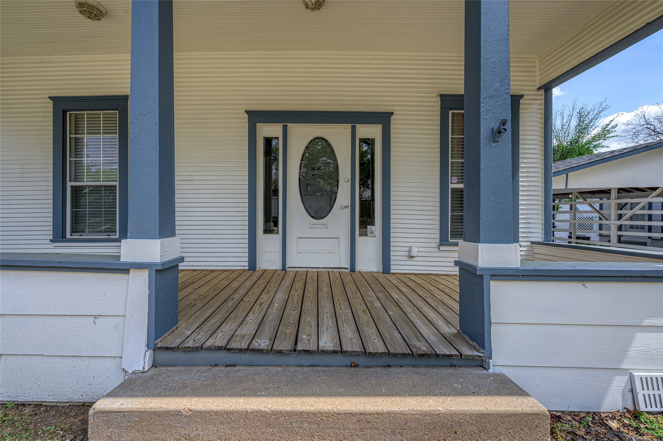108 N Eddy Avenue