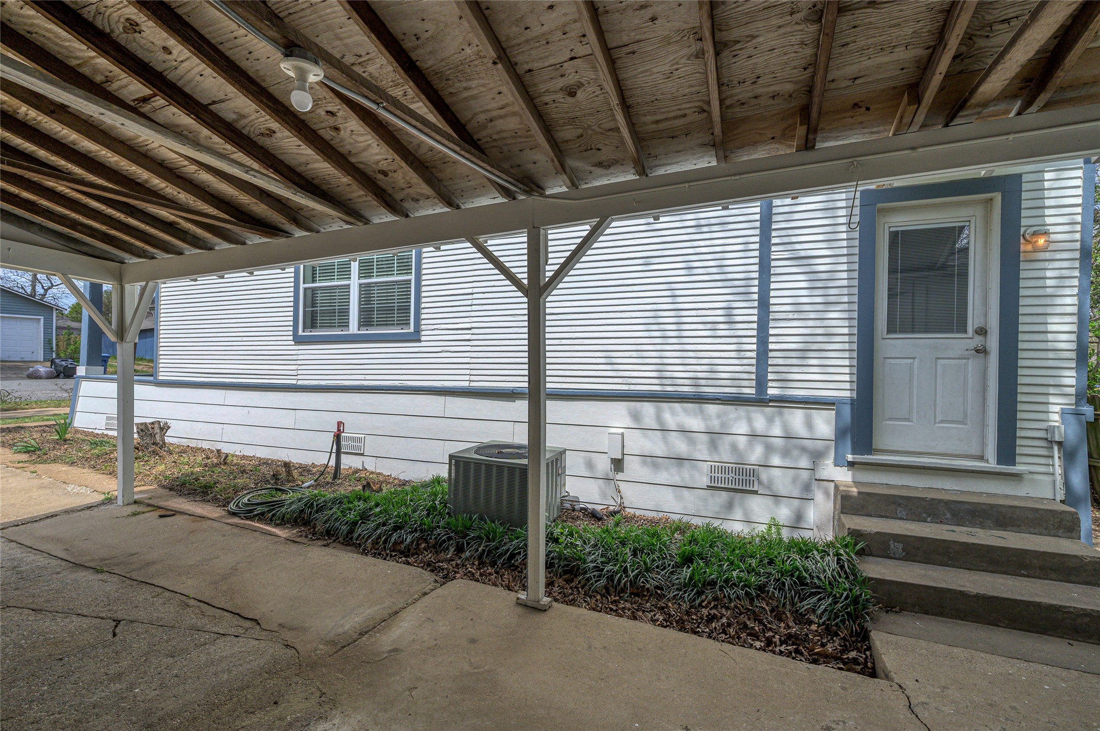 108 N Eddy Avenue