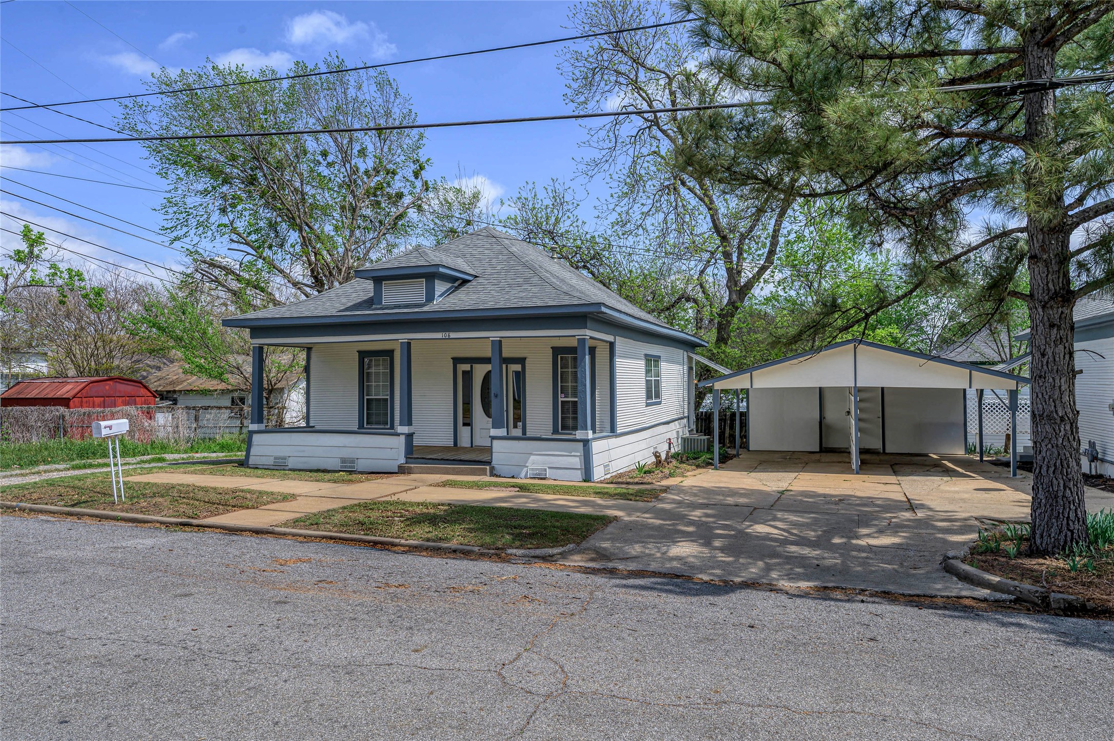 108 N Eddy Avenue