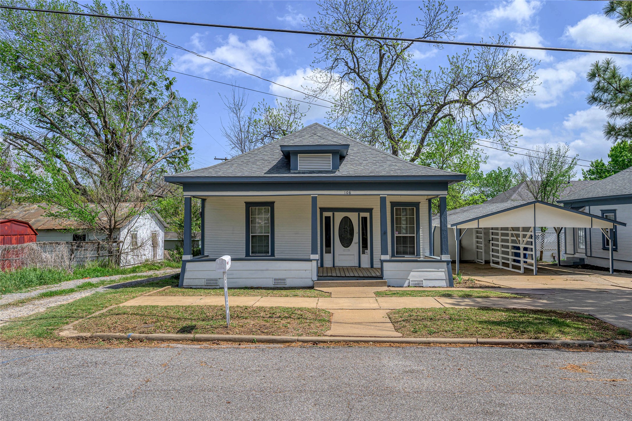 108 N Eddy Avenue
