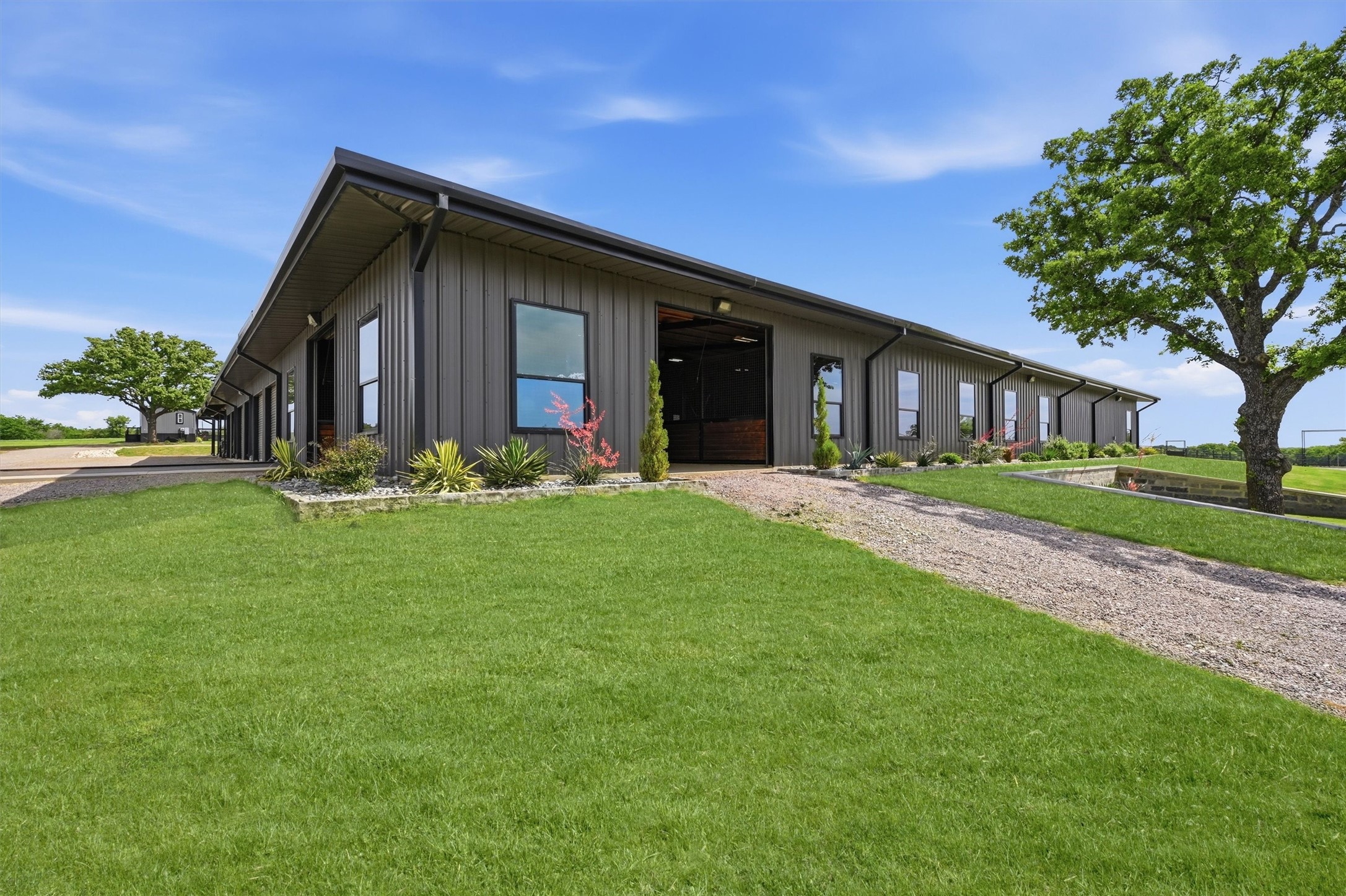 1643-1861 Roland Road