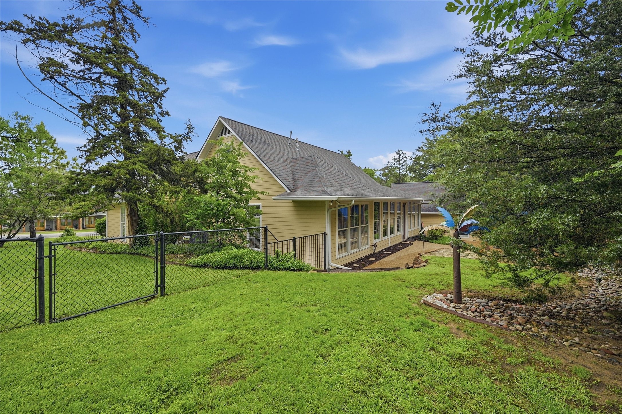 621 Kiowa Drive E