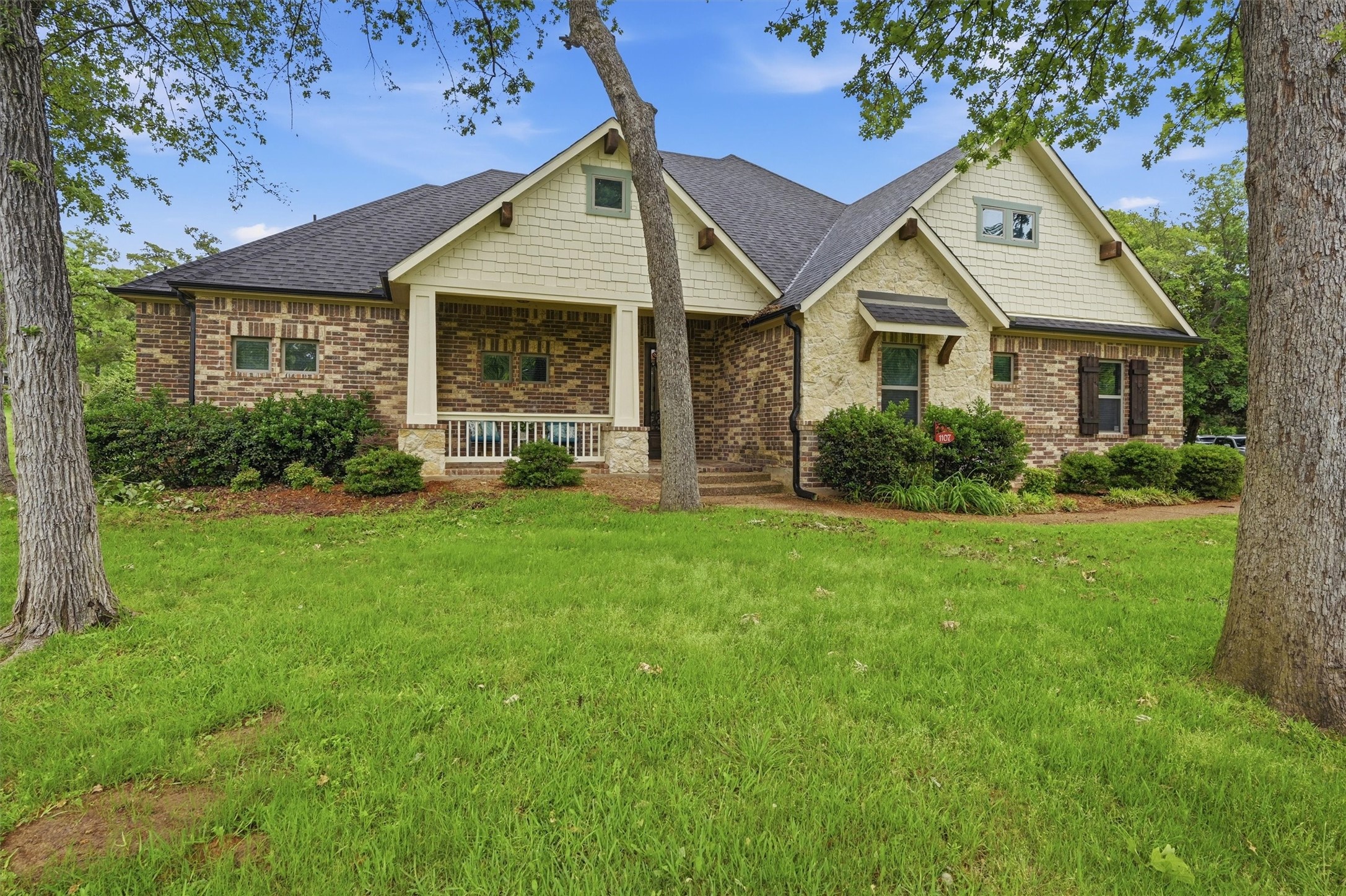1107 Kiowa Drive E