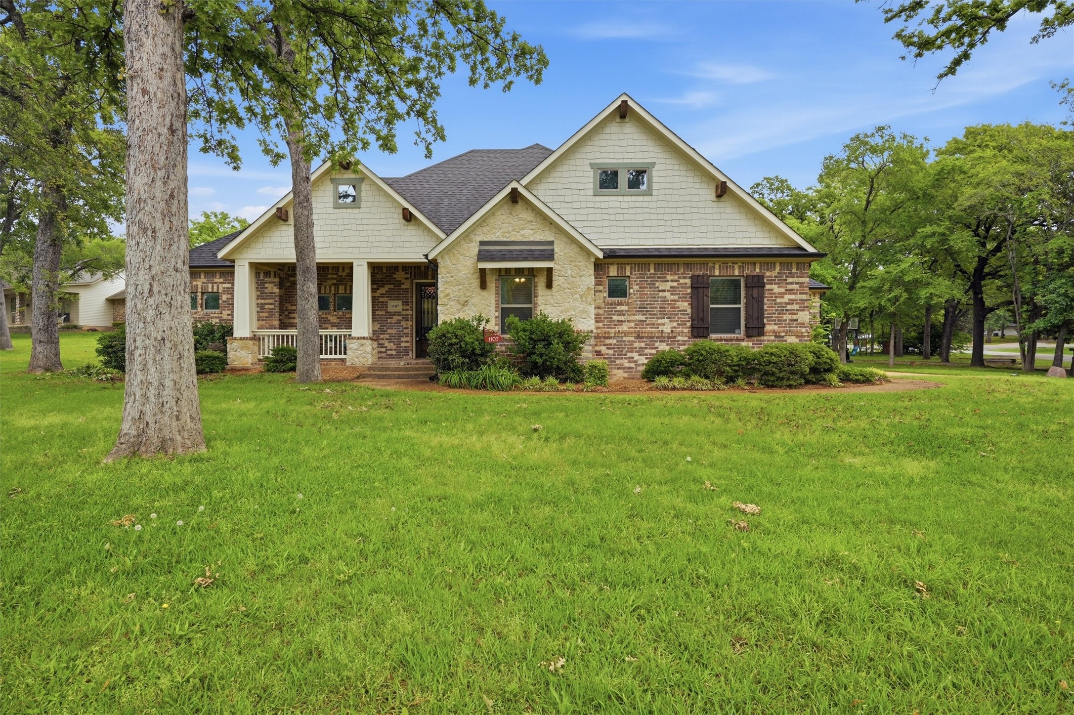 1107 Kiowa Drive E