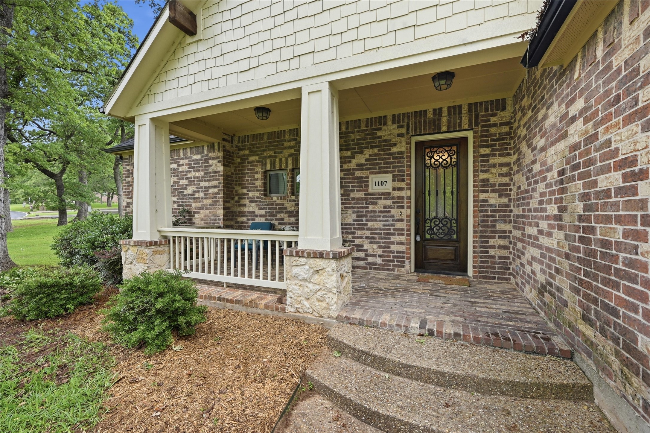 1107 Kiowa Drive E