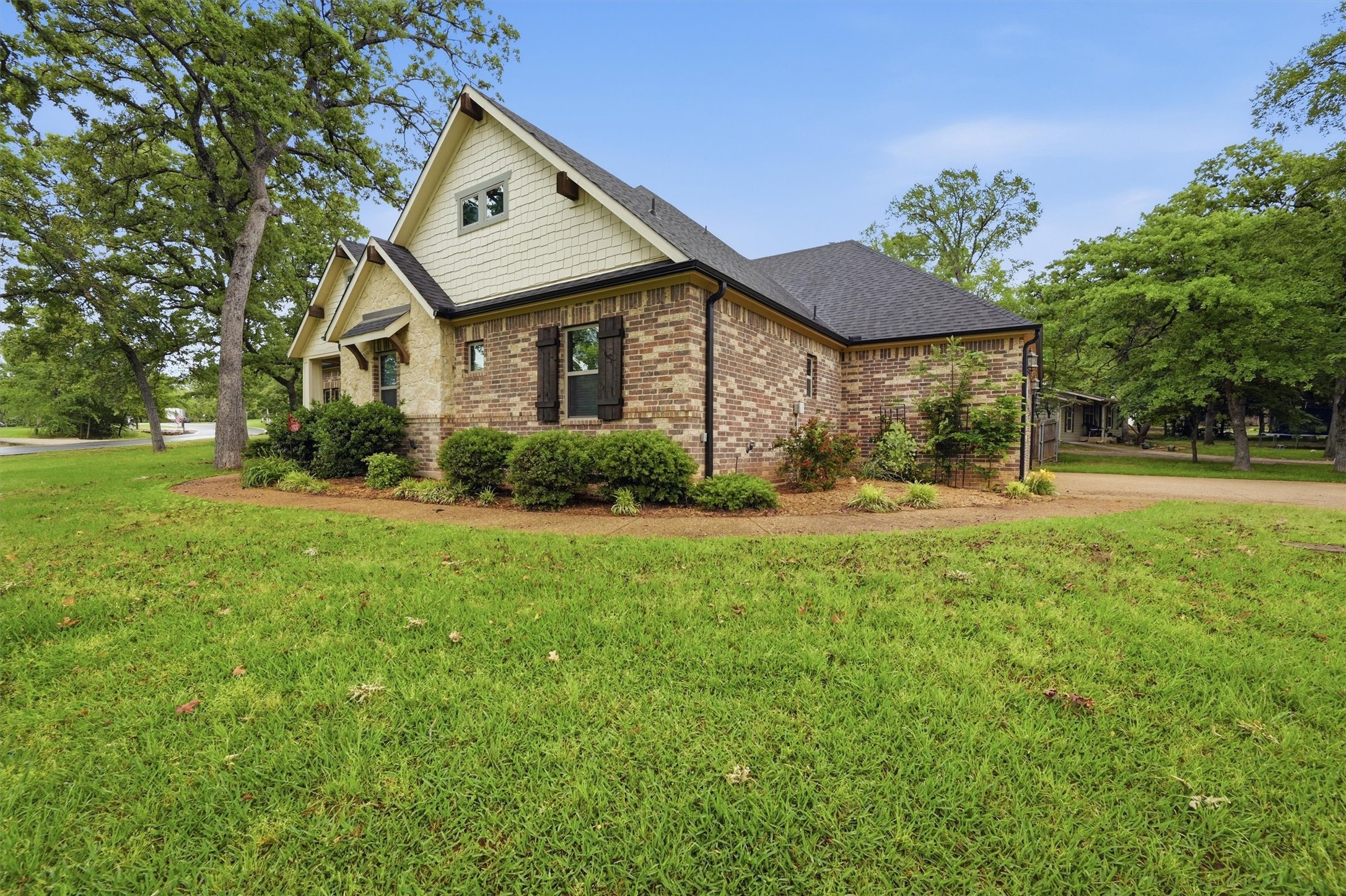 1107 Kiowa Drive E