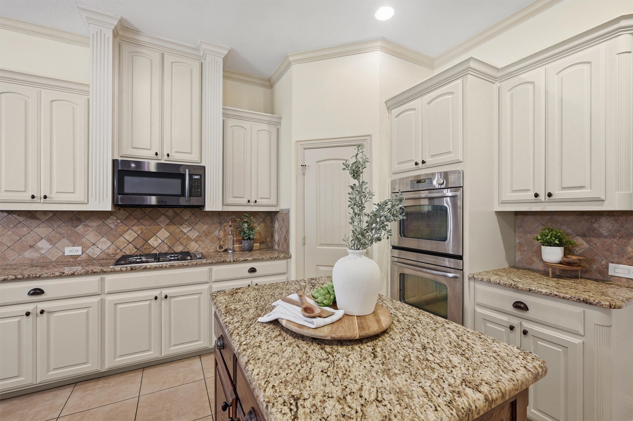 1107 Kiowa Drive E