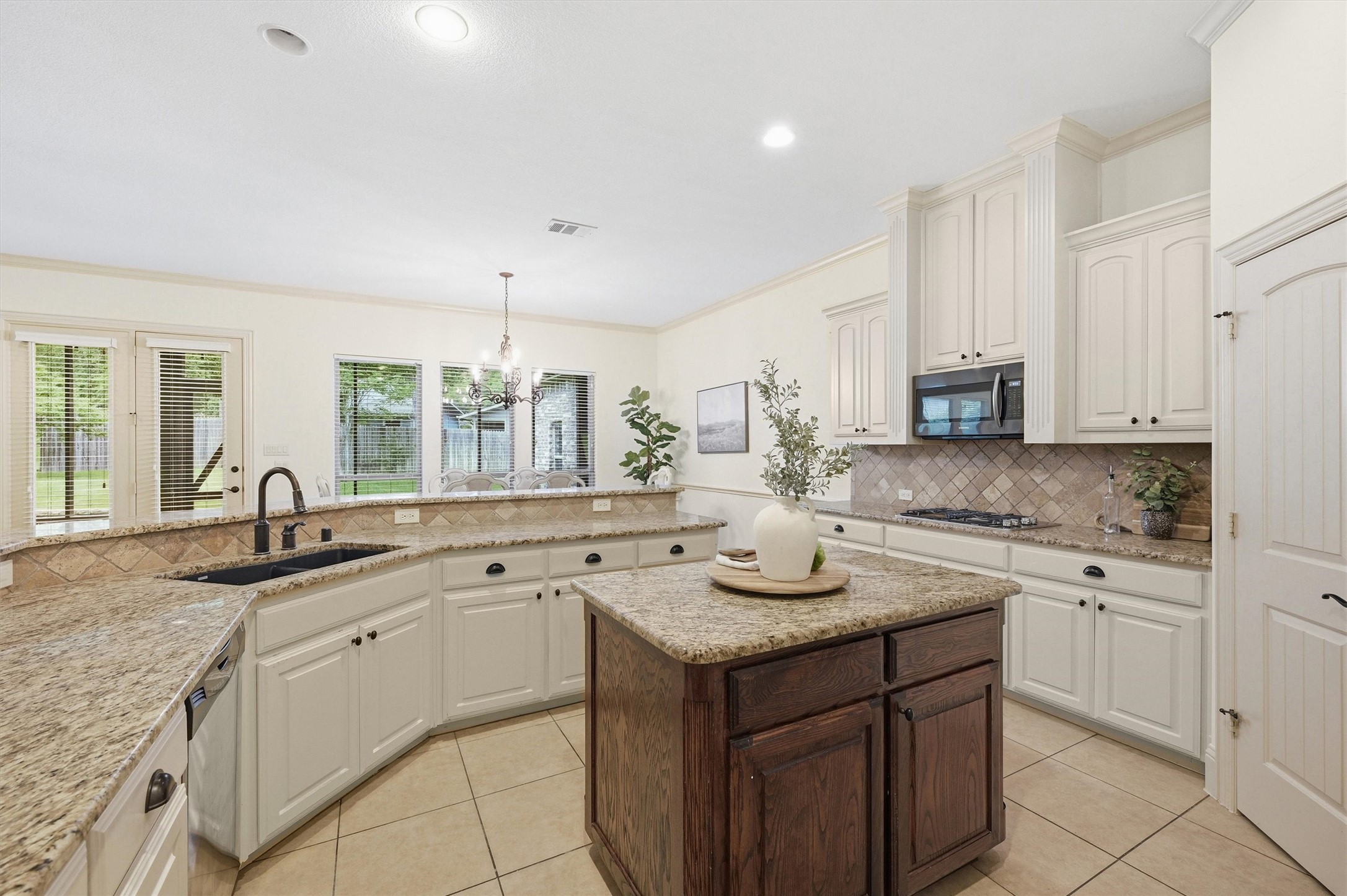 1107 Kiowa Drive E
