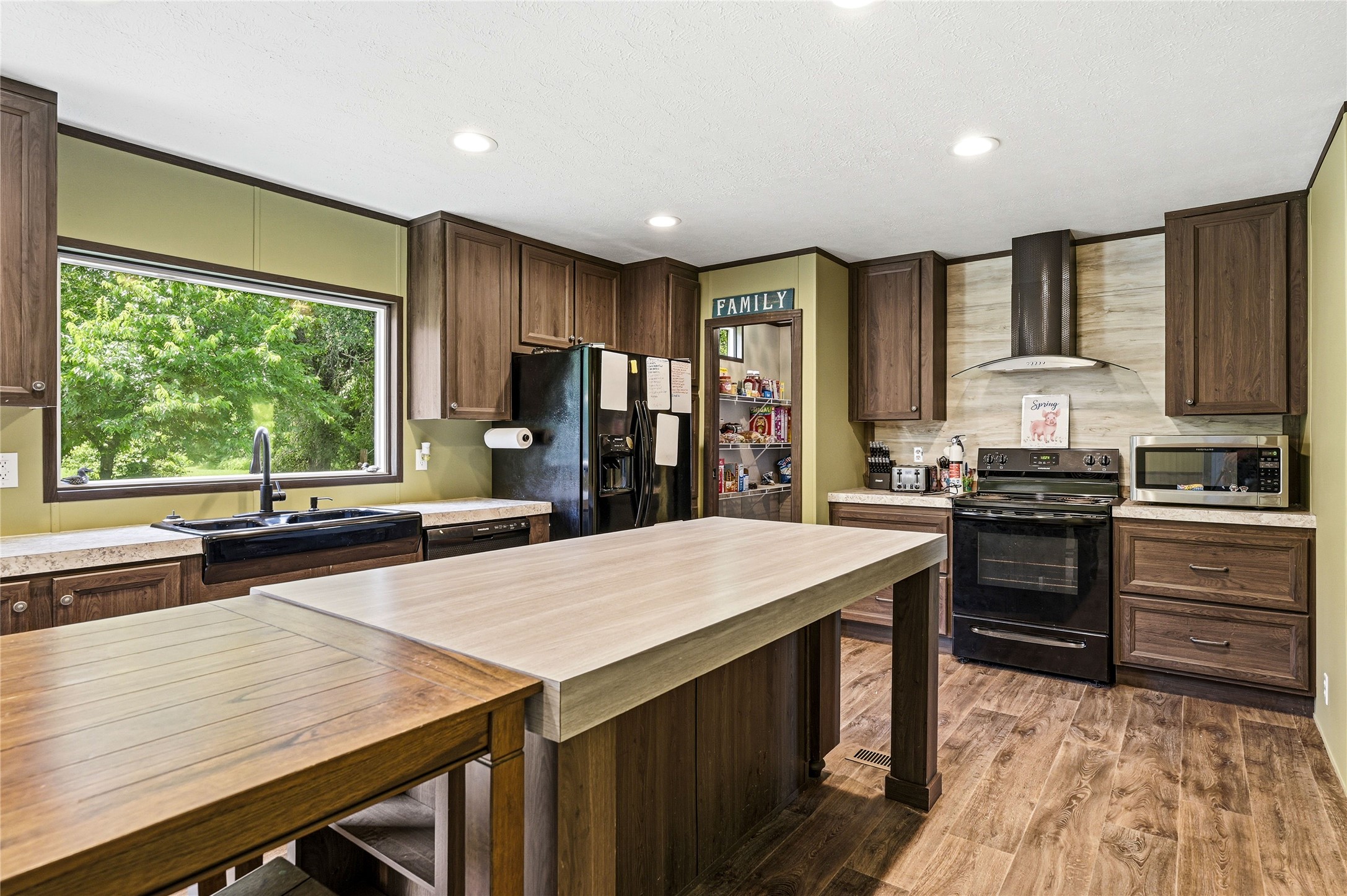 1742 Reynolds Lane