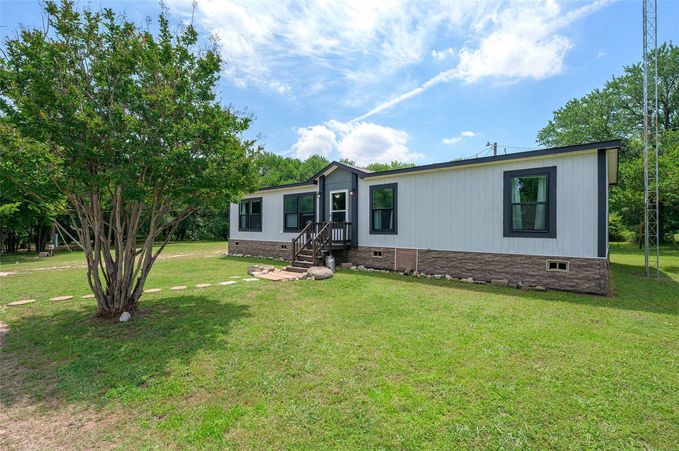 1742 Reynolds Lane