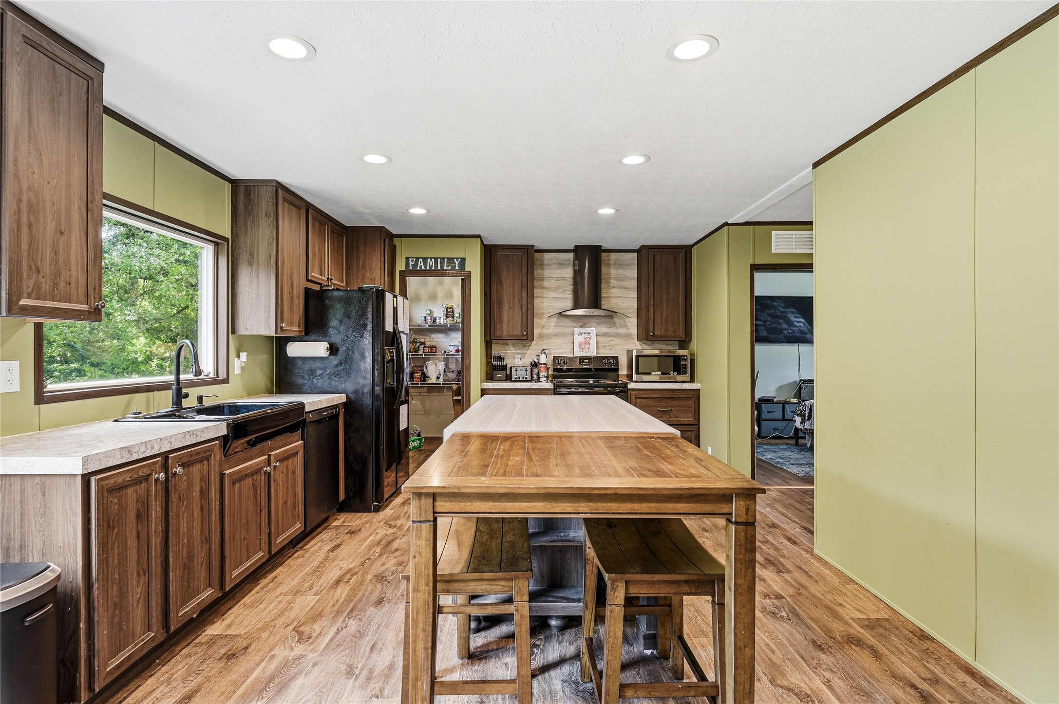 1742 Reynolds Lane