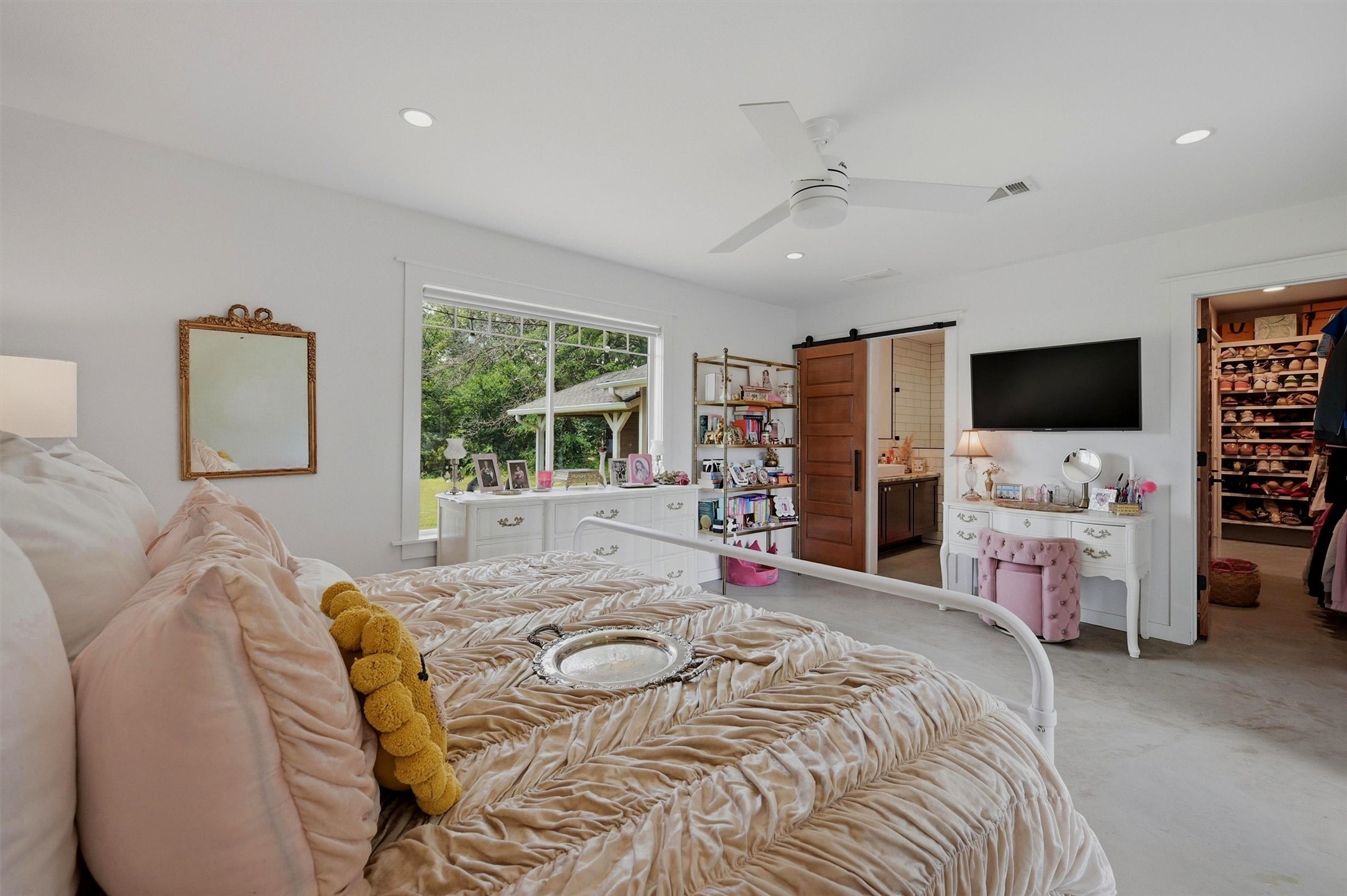 100 Cayuga Cove
