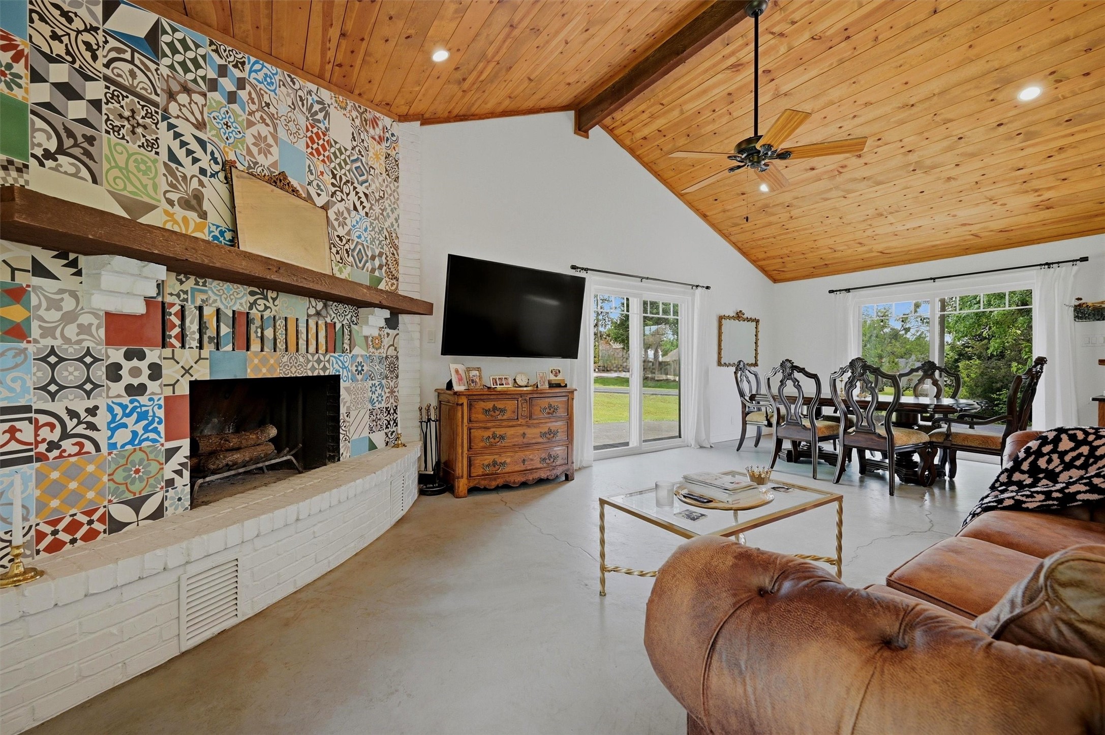100 Cayuga Cove