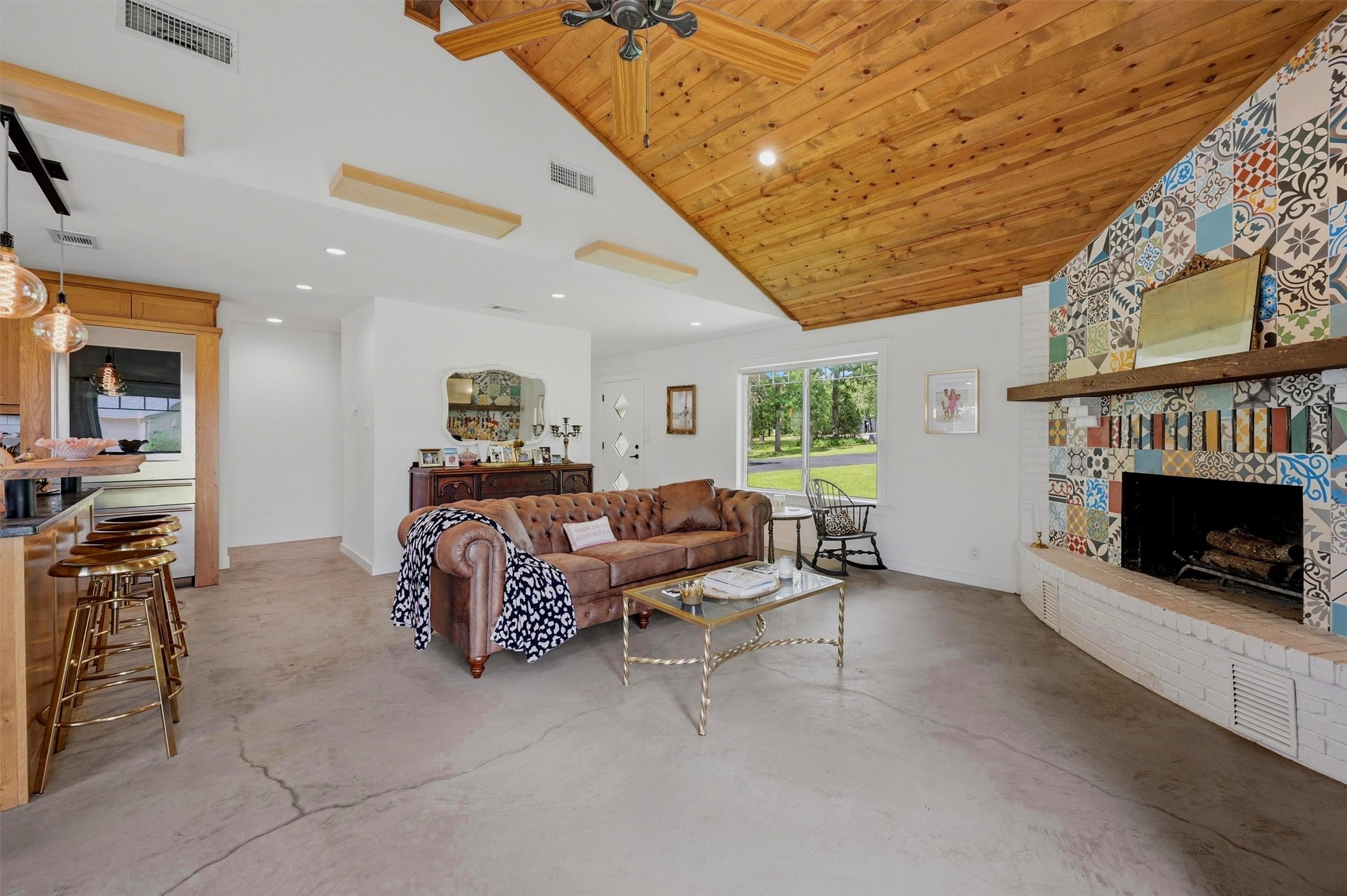 100 Cayuga Cove