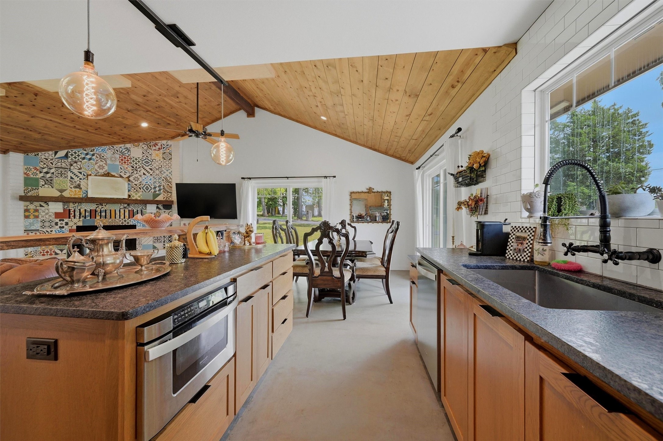 100 Cayuga Cove