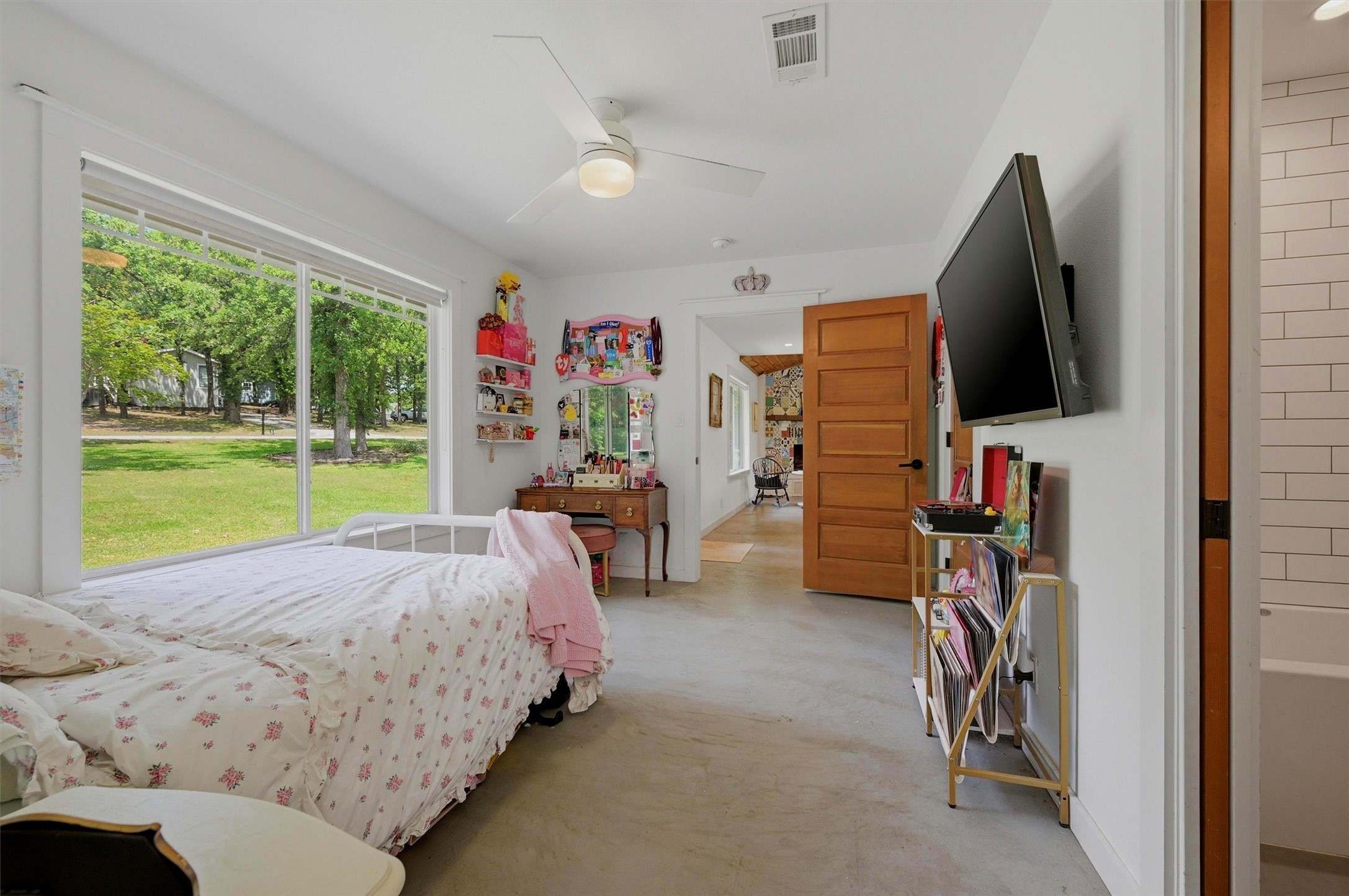100 Cayuga Cove