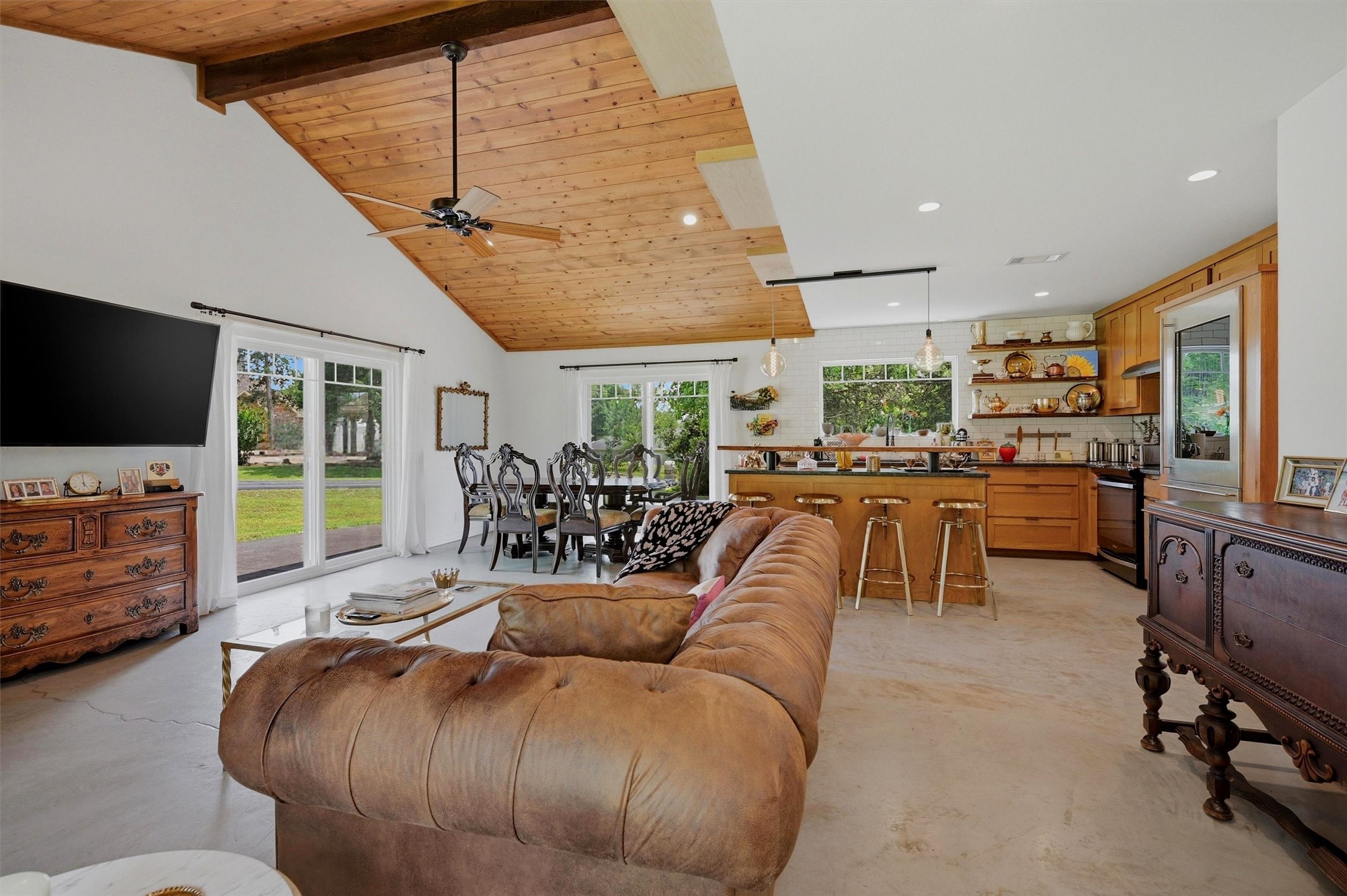 100 Cayuga Cove
