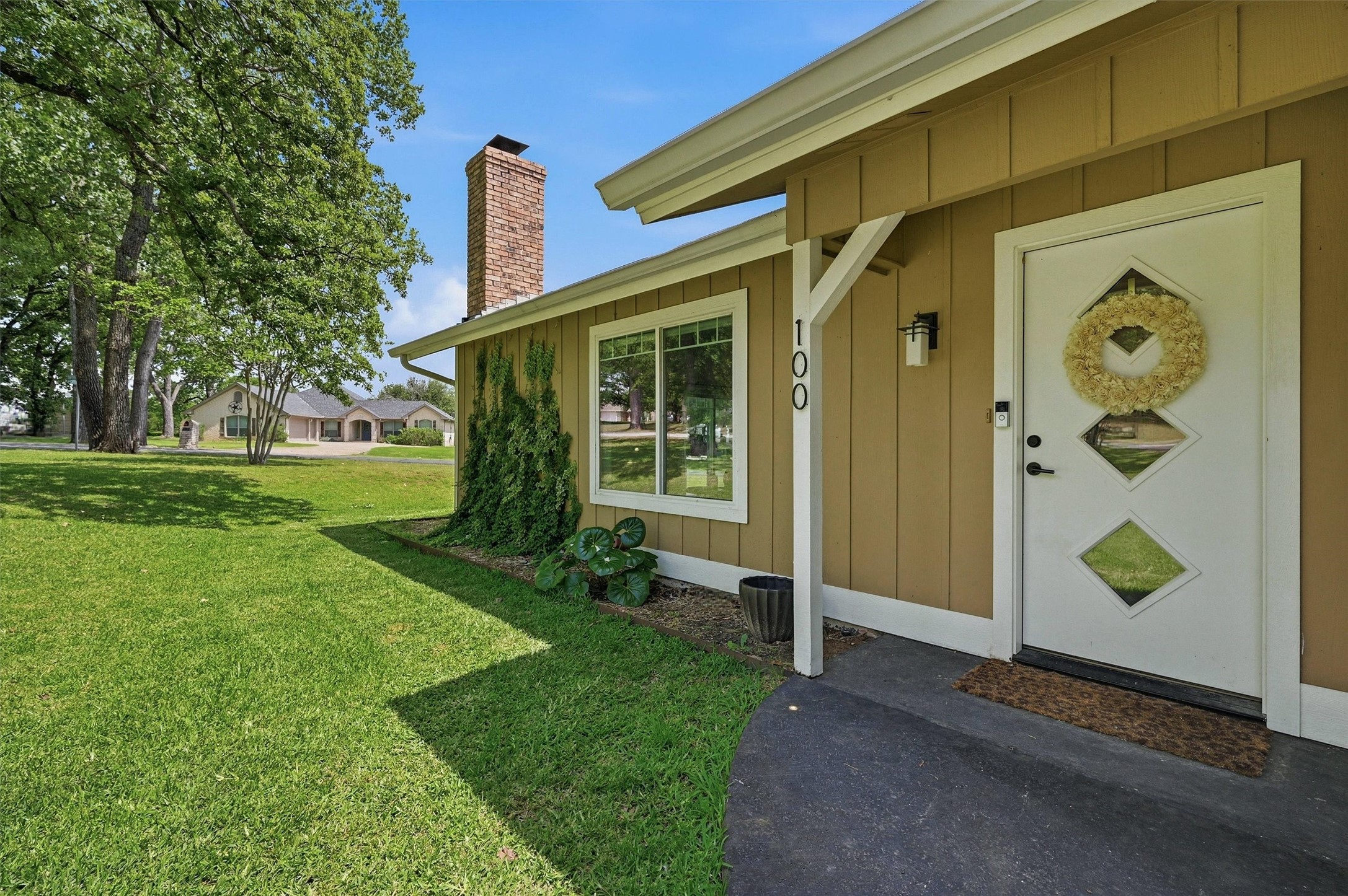 100 Cayuga Cove