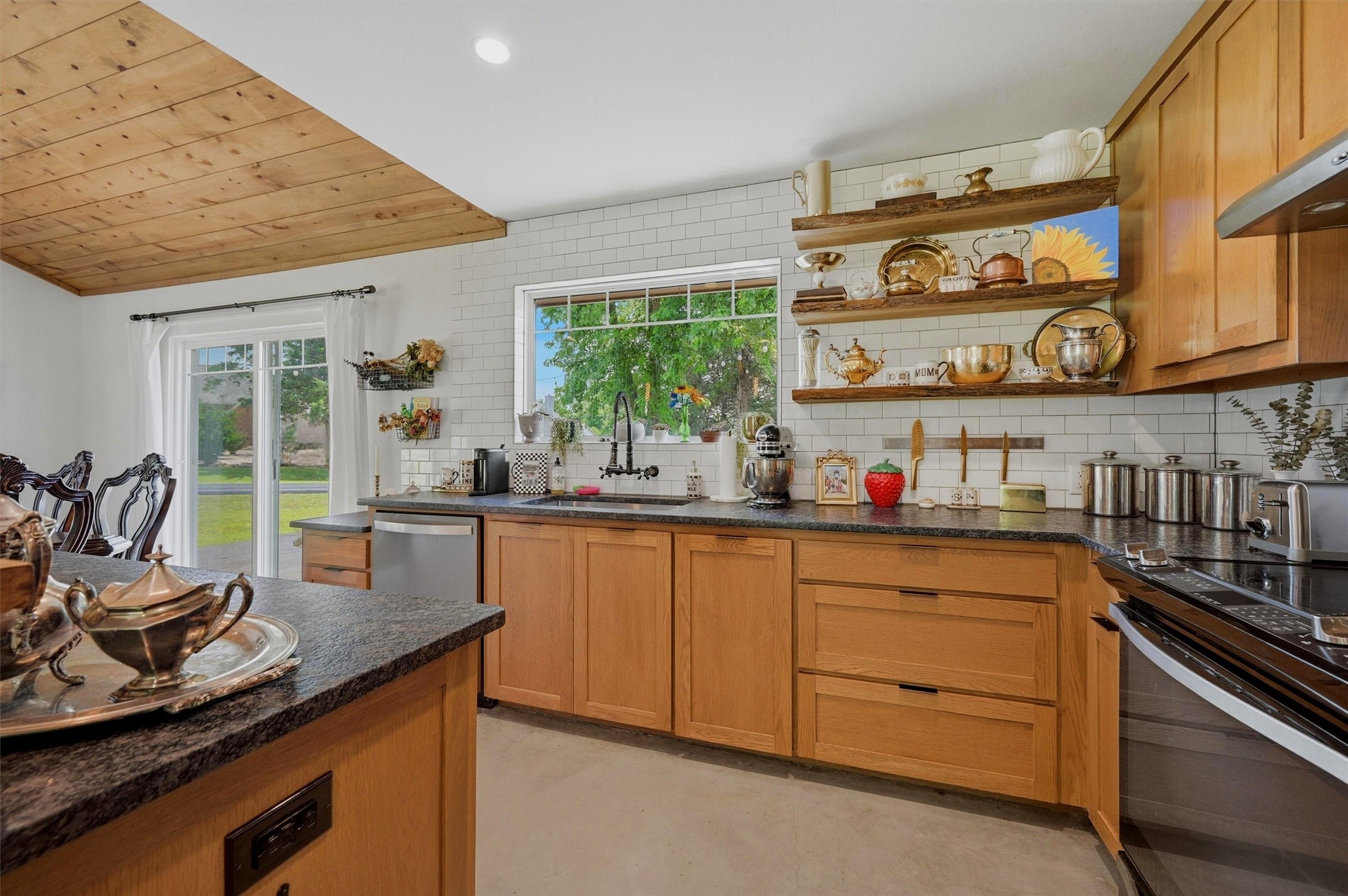 100 Cayuga Cove