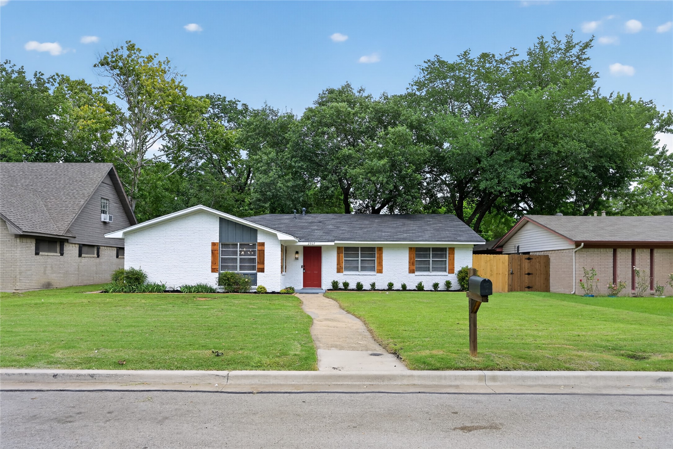 2507 Foxcroft Circle