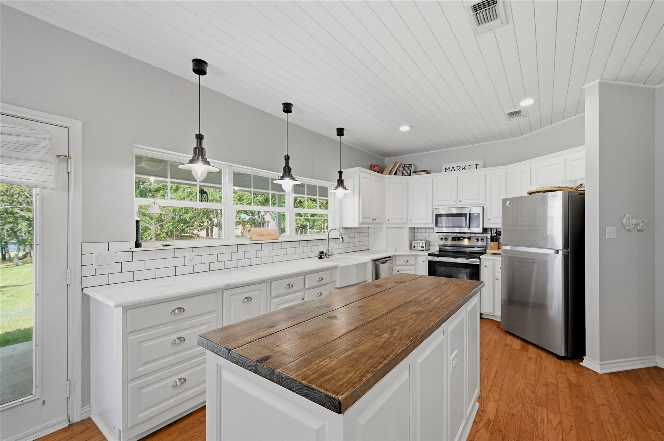 102 Mohawk Cove