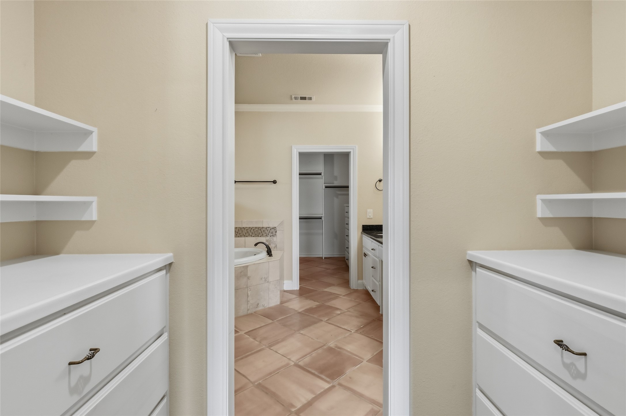 1200 Eagle Glen Pass