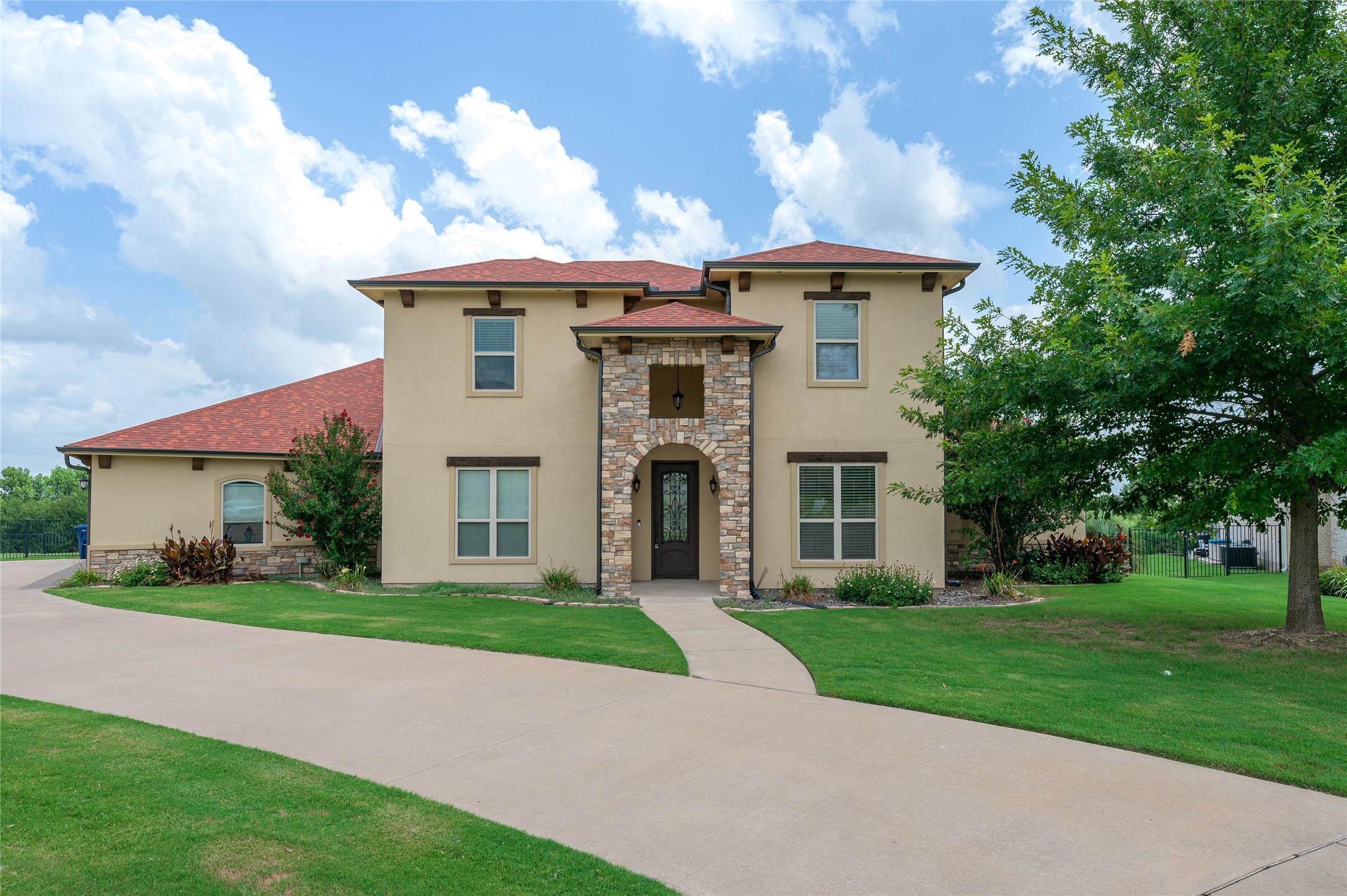 1200 Eagle Glen Pass