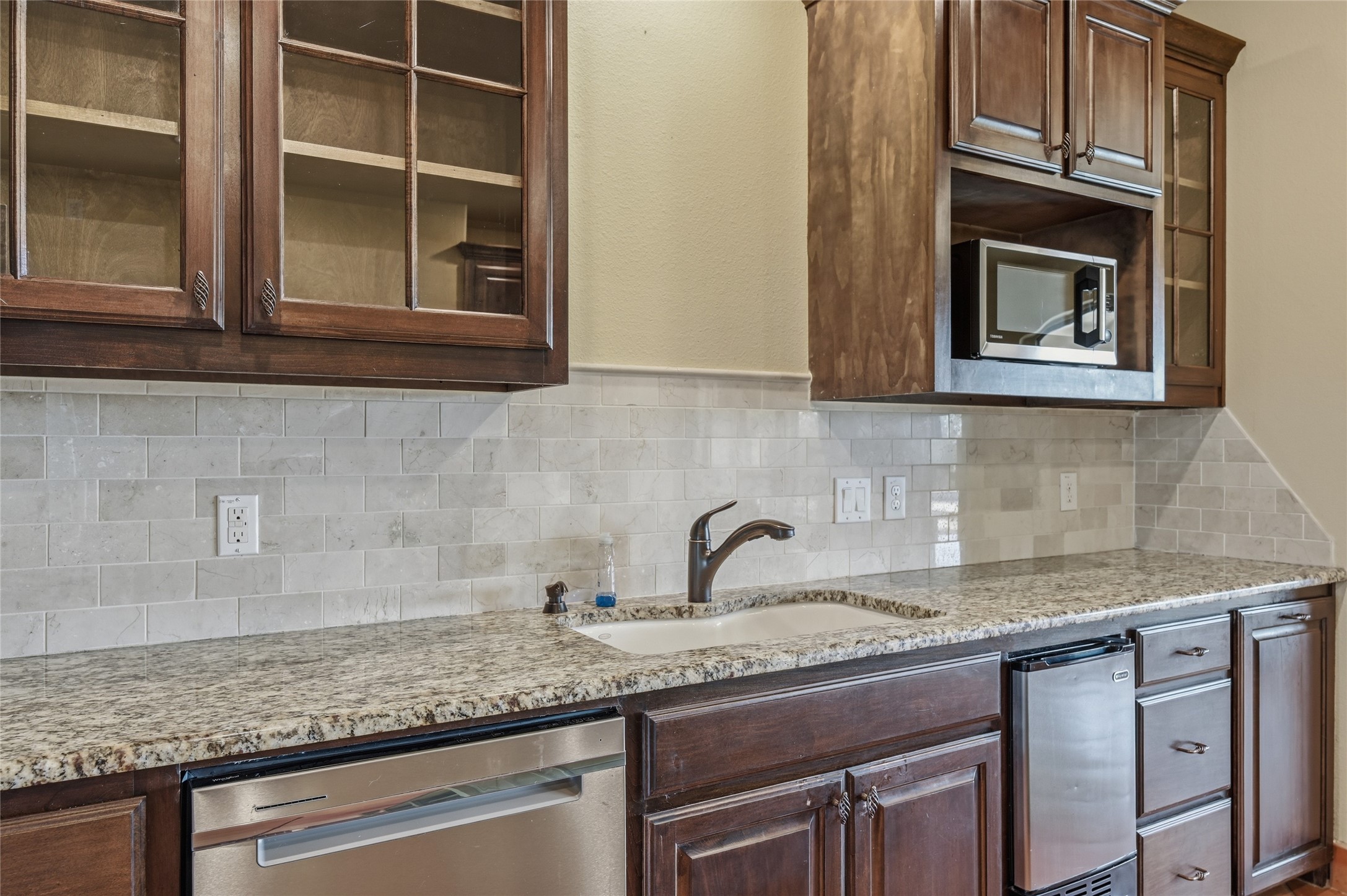 1200 Eagle Glen Pass