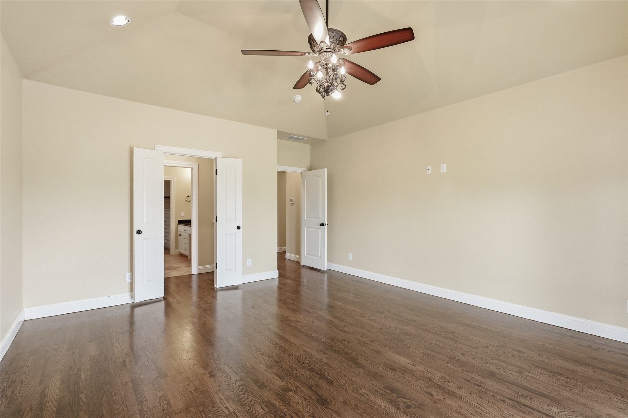 1200 Eagle Glen Pass