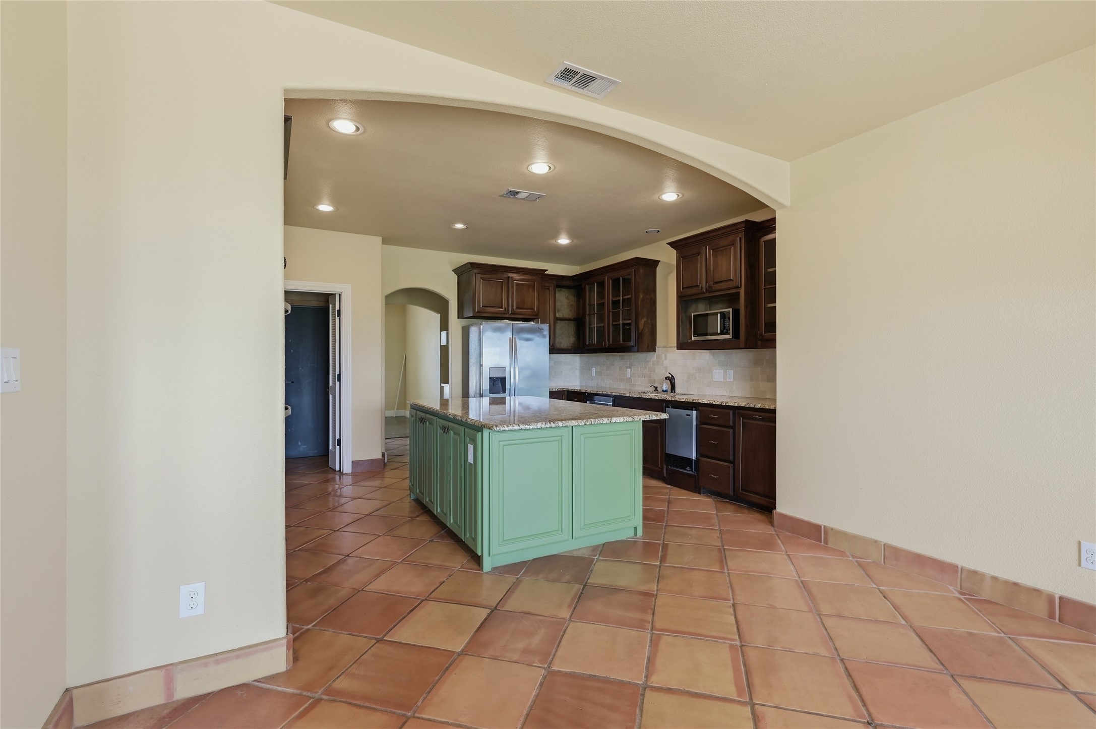 1200 Eagle Glen Pass