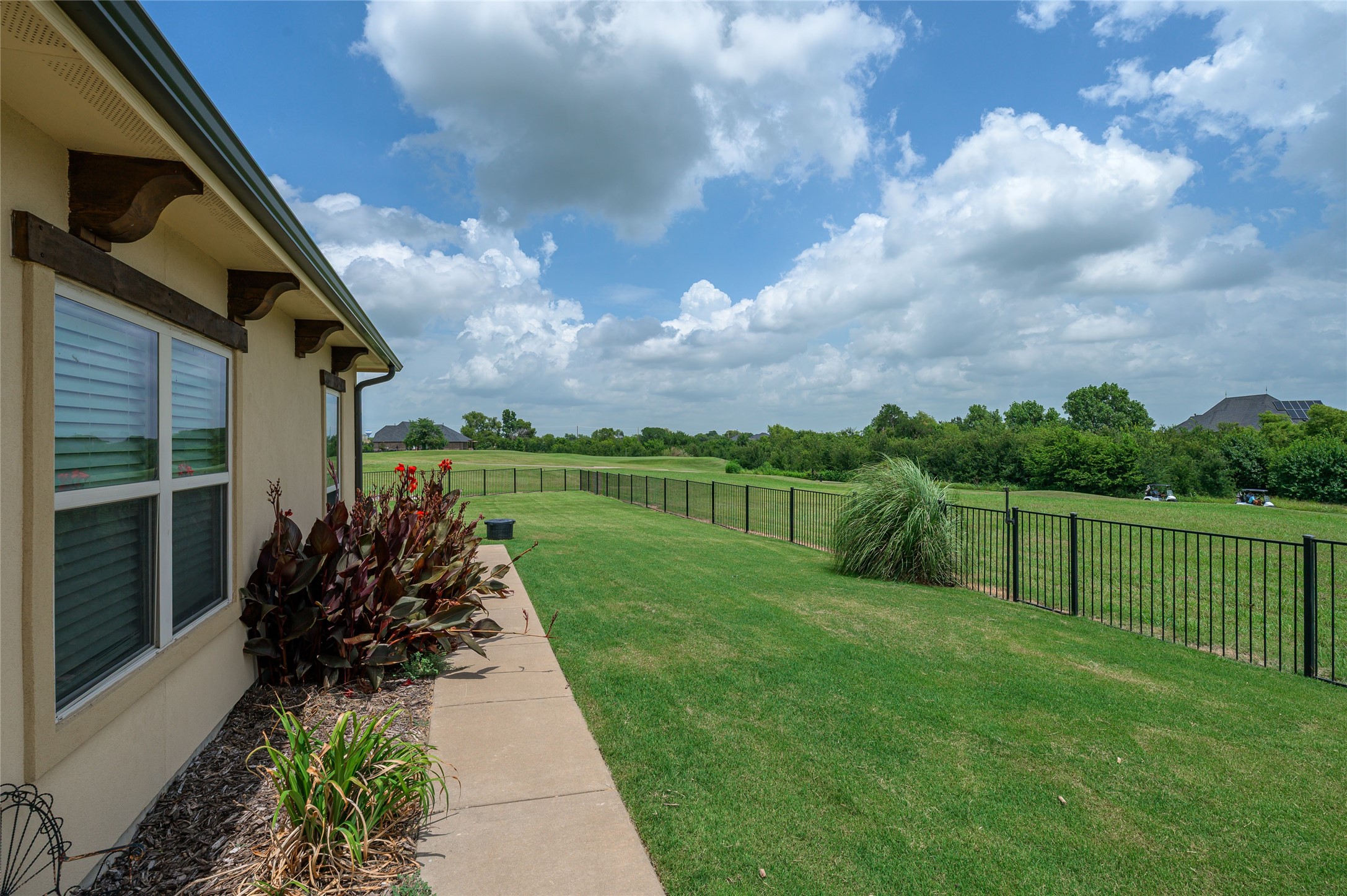 1200 Eagle Glen Pass