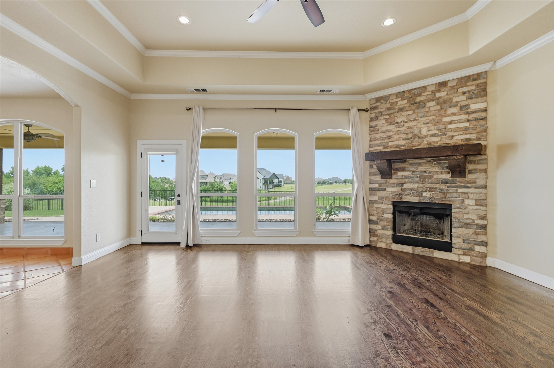 1200 Eagle Glen Pass