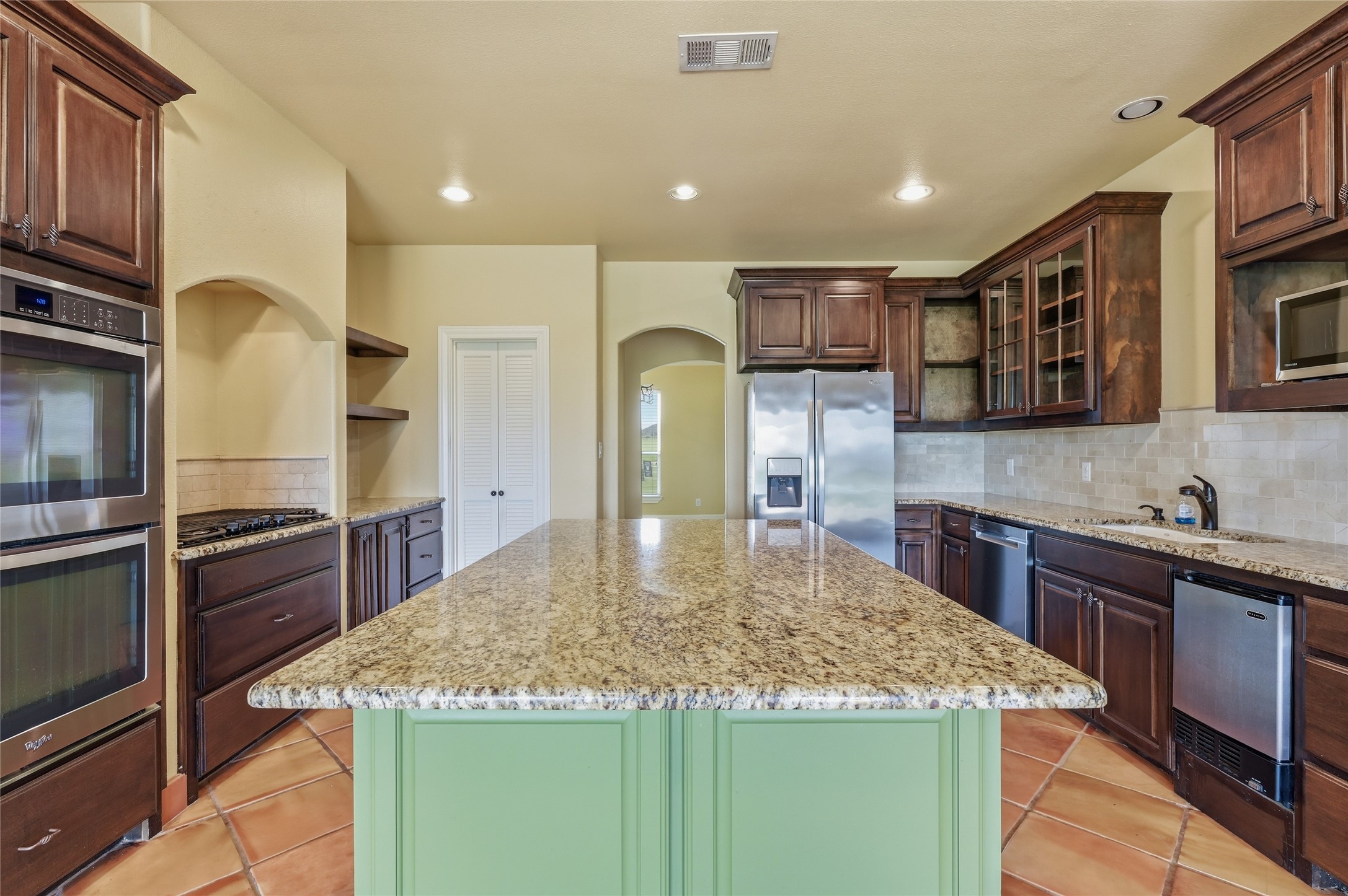 1200 Eagle Glen Pass